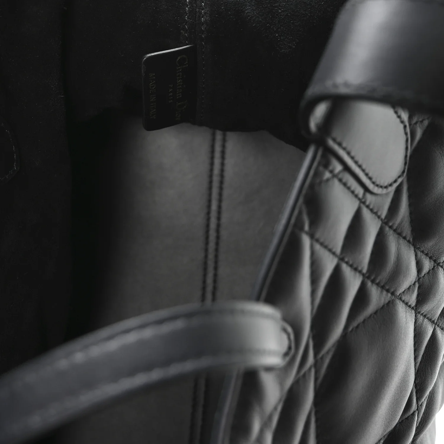 Calfskin Macrocannage Medium Toujours Black - Top Club