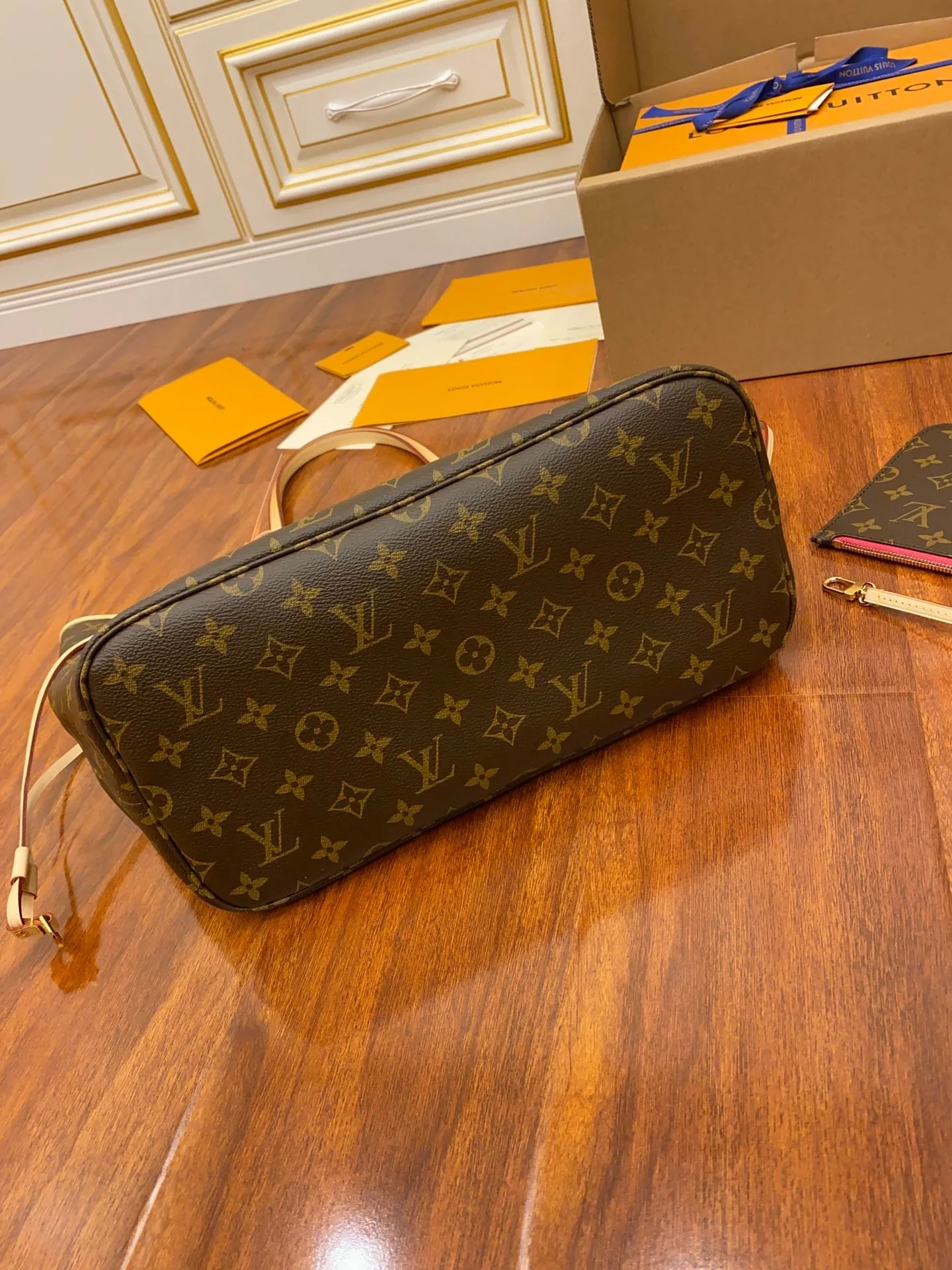 Louis Vuitton Tote Leather Bag - Top Club
