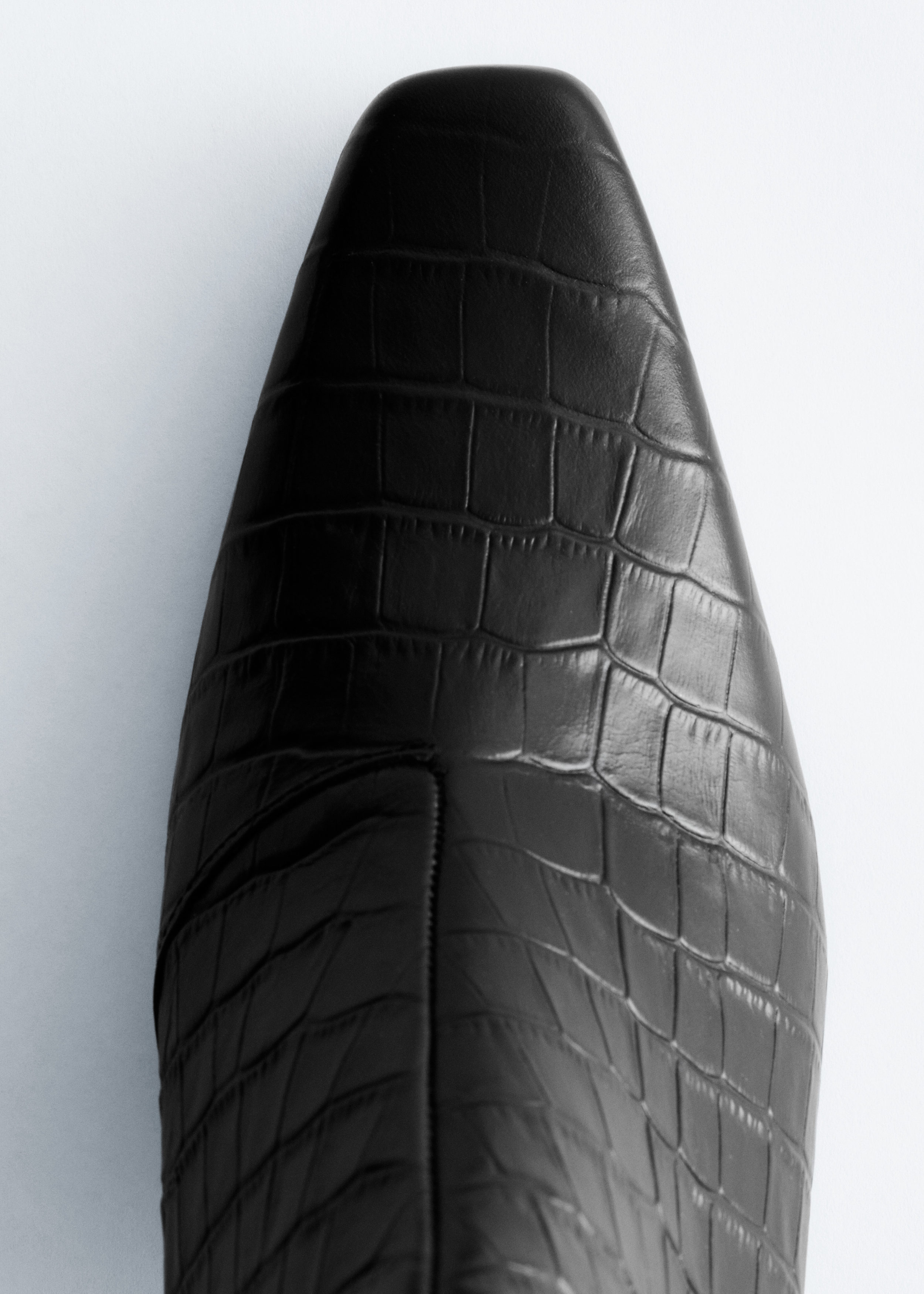 & Other Stories POINTED-TOE ANKLE BOOTS