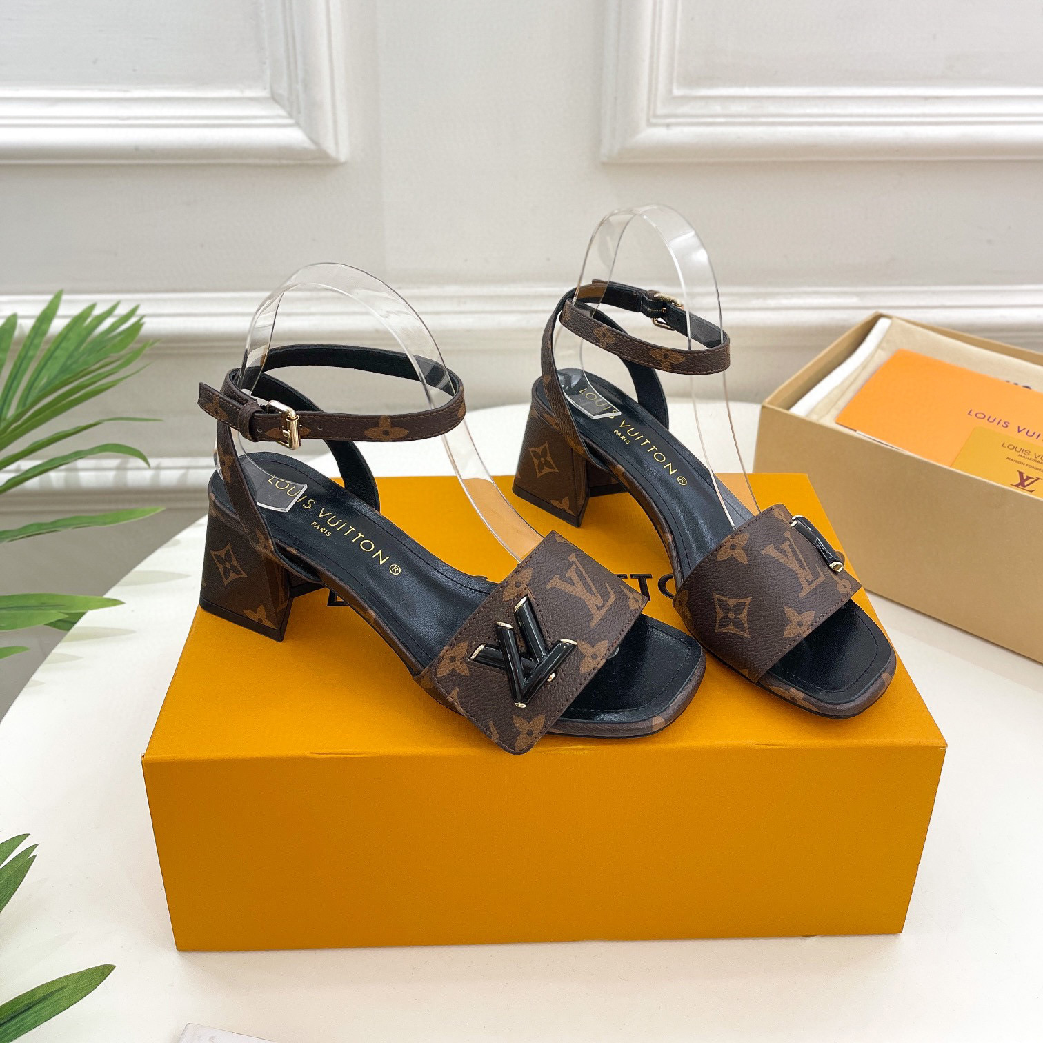 Louis Vuitton LV Patent Leather Thick And Cool Slide Sandal (Replica) - Sneaker Replica Workshop