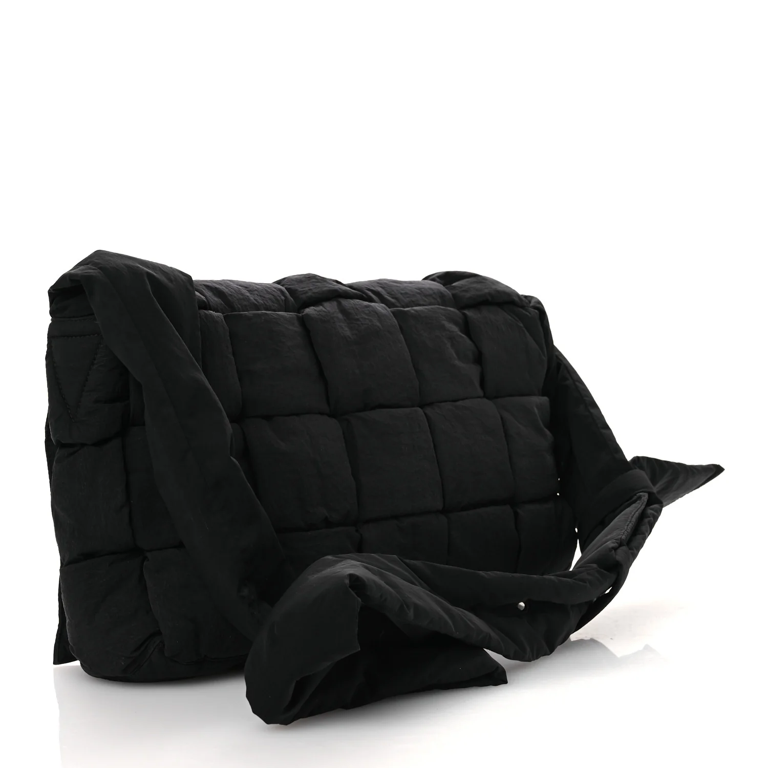 Nylon Intrecciato Padded Tech Maxi Cassette Bag Black - Top Club
