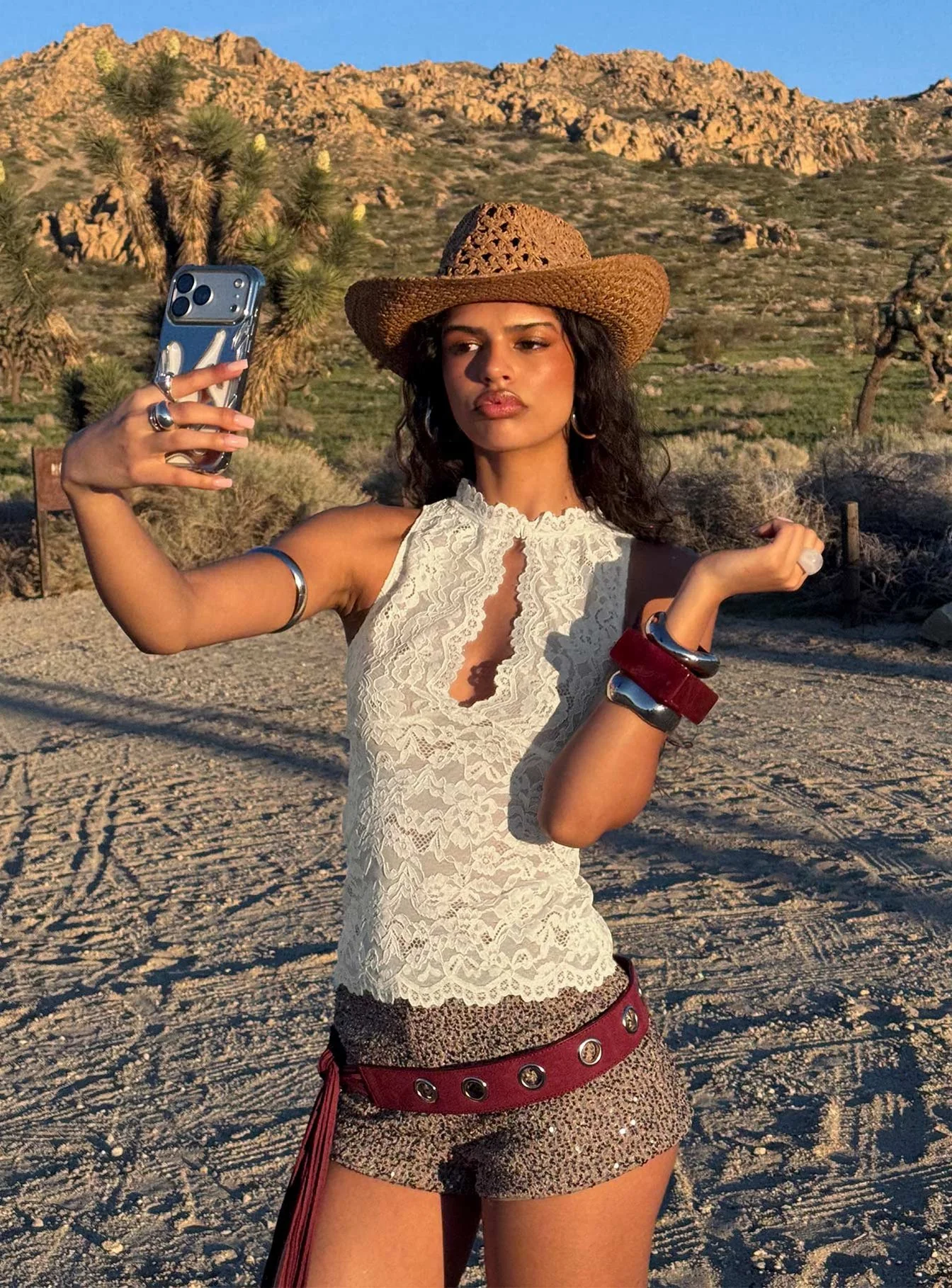 Quinbie Lace Sleeveless Top Cream