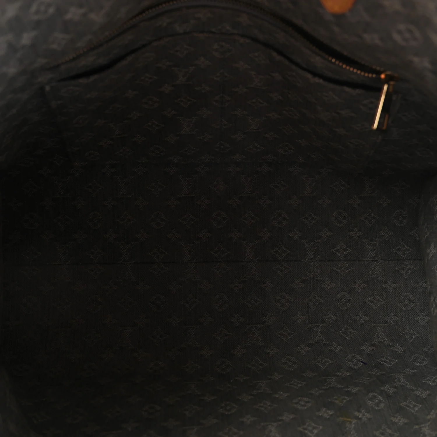 Monogram Denim Onthego MM Washed Grey - Top Club