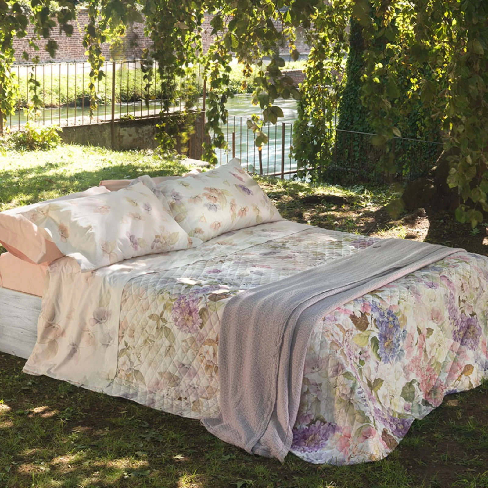 Completo Lenzuola In Percalle Hydrangea Bouquet Matrimoniale