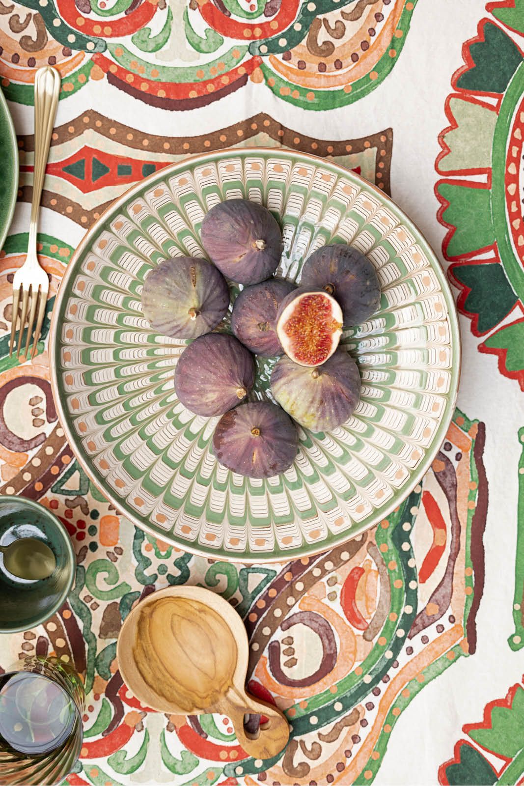 Groene keramische serveerschaal