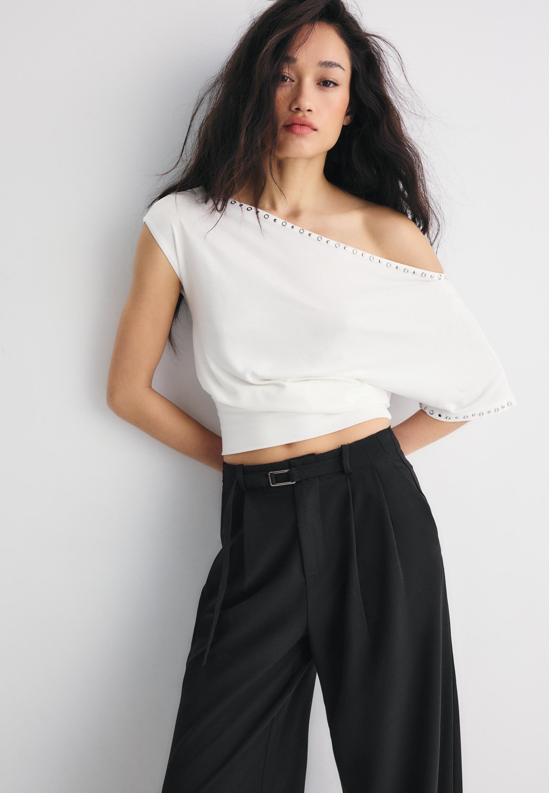 WIDE-LEG TROUSERS WITH BUCKLE DETAIL