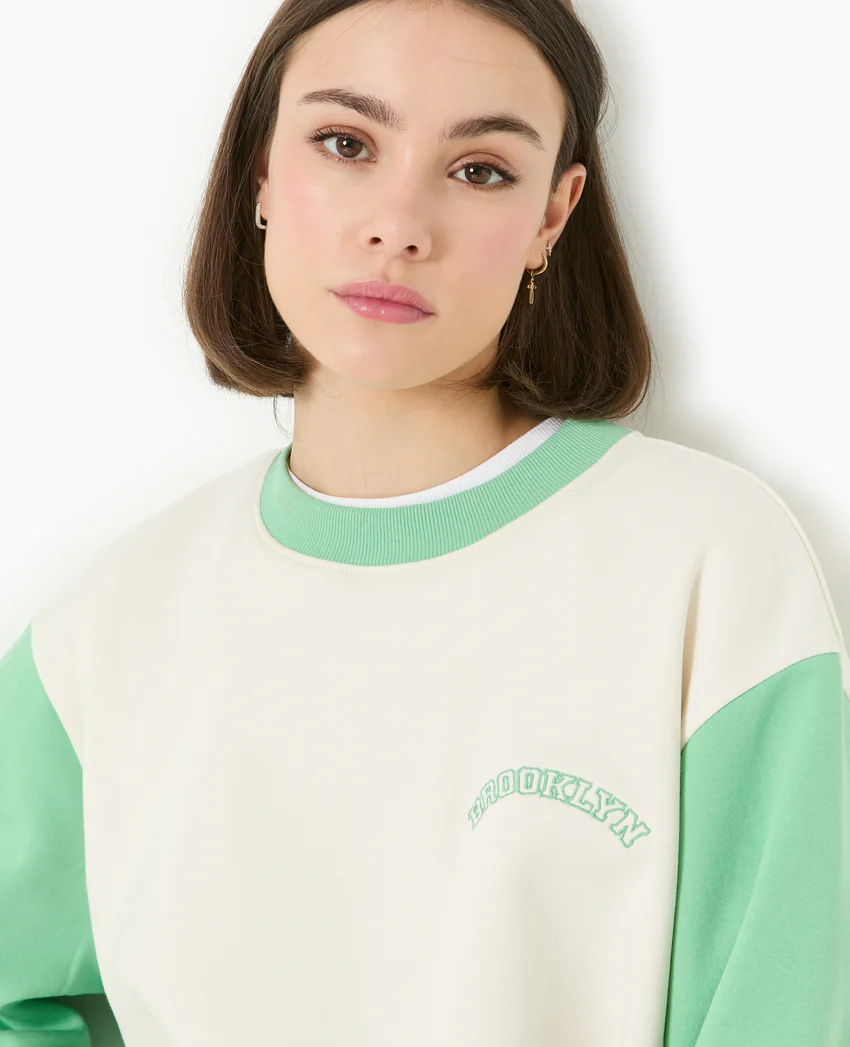 Pimkie Sweat bicolore avec broderie poitrine et dos