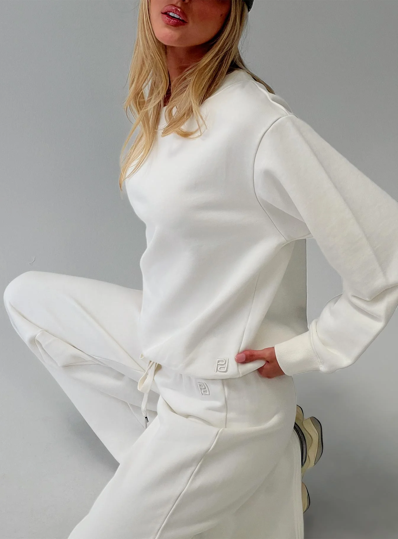 Wellness Off The Shoulder Jumper Washed White