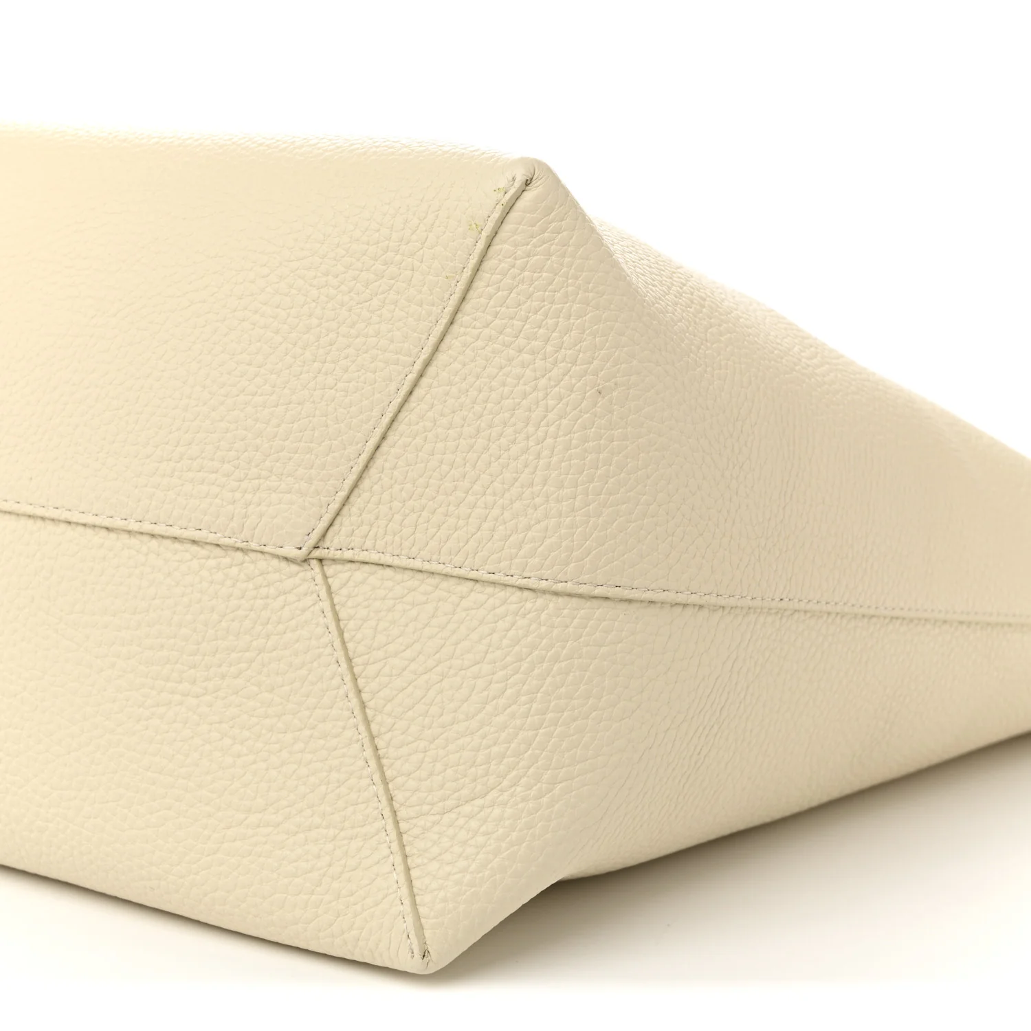 Pebbled Calfskin Everyday Cabas Avario - Top Club