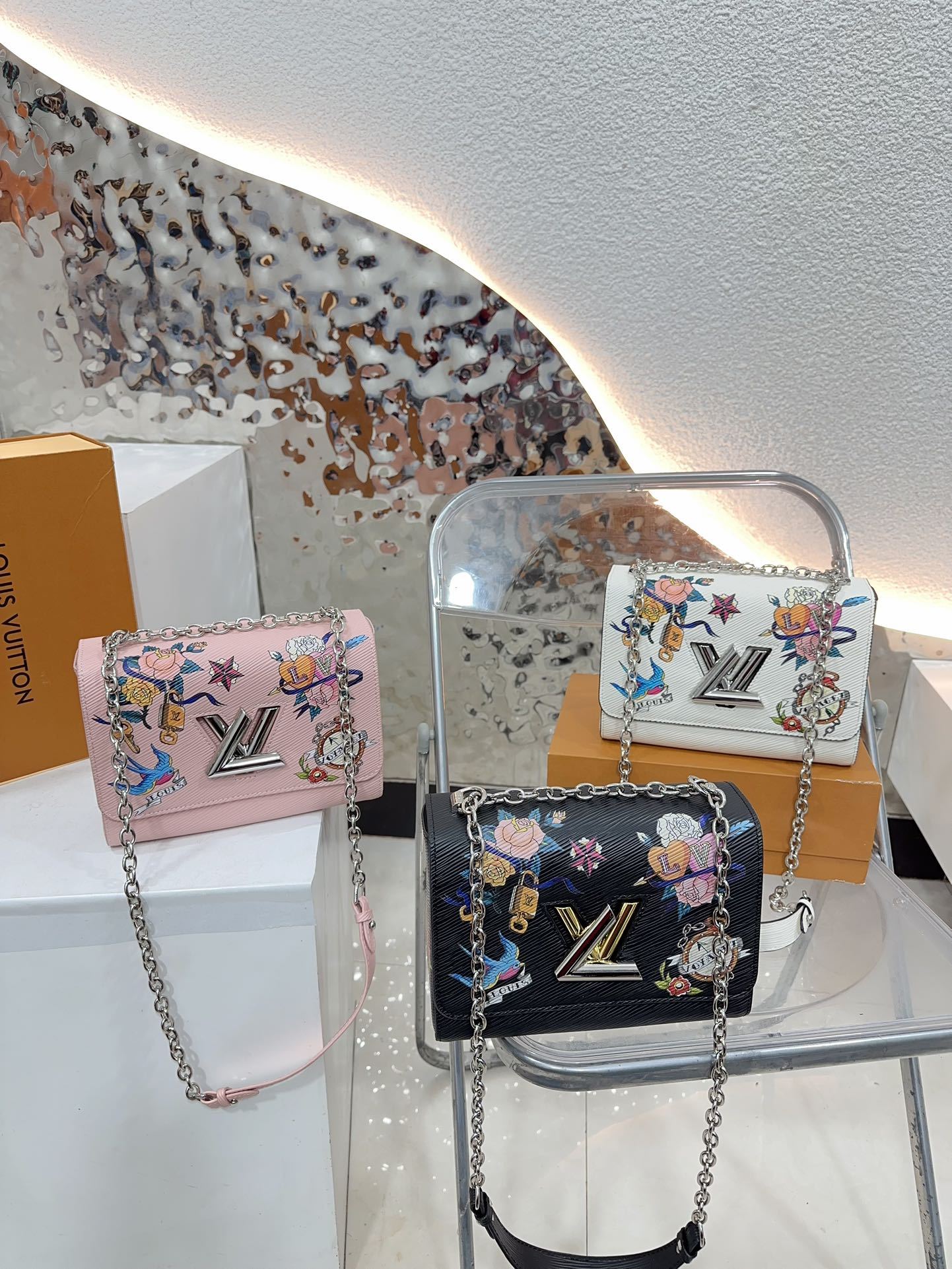Louis new arrival TWIST bag size??23 * 16 cm - Top Club