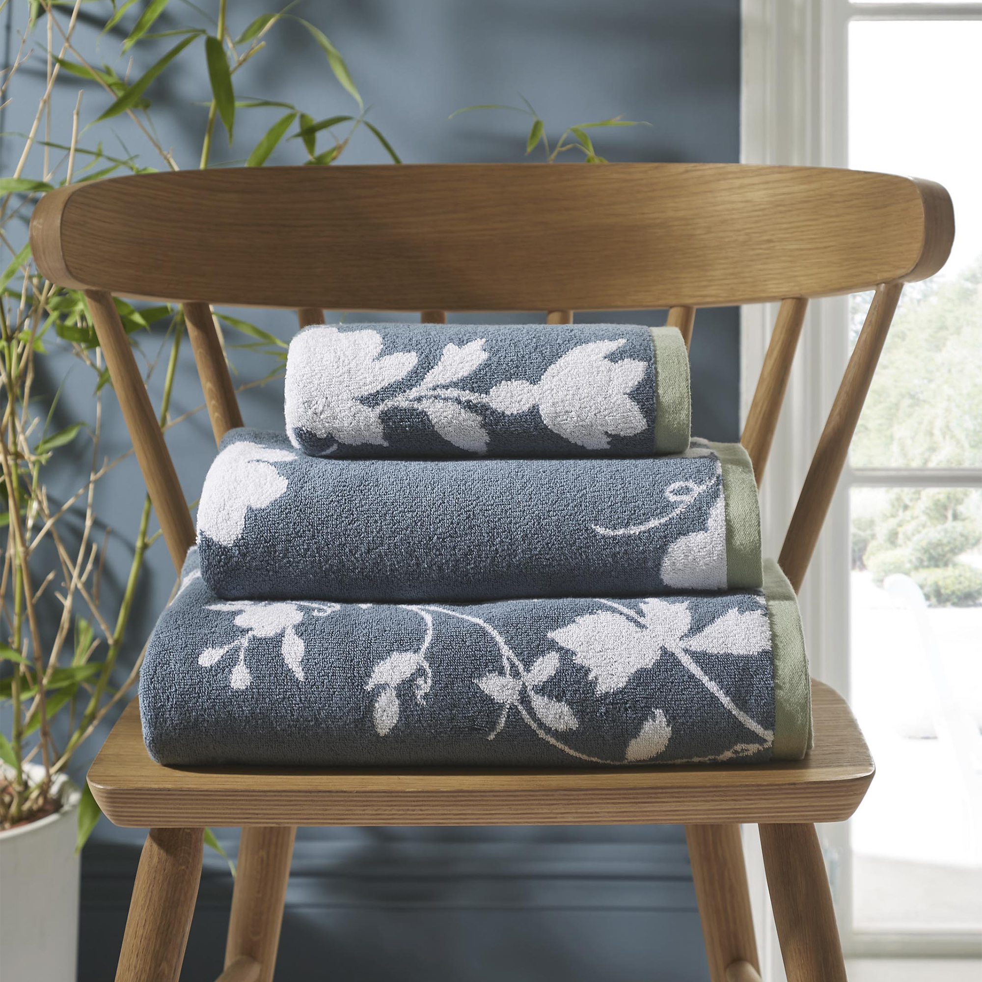 Badhanddoek Oriental Garden Dusky Seaspray 100x150 cm