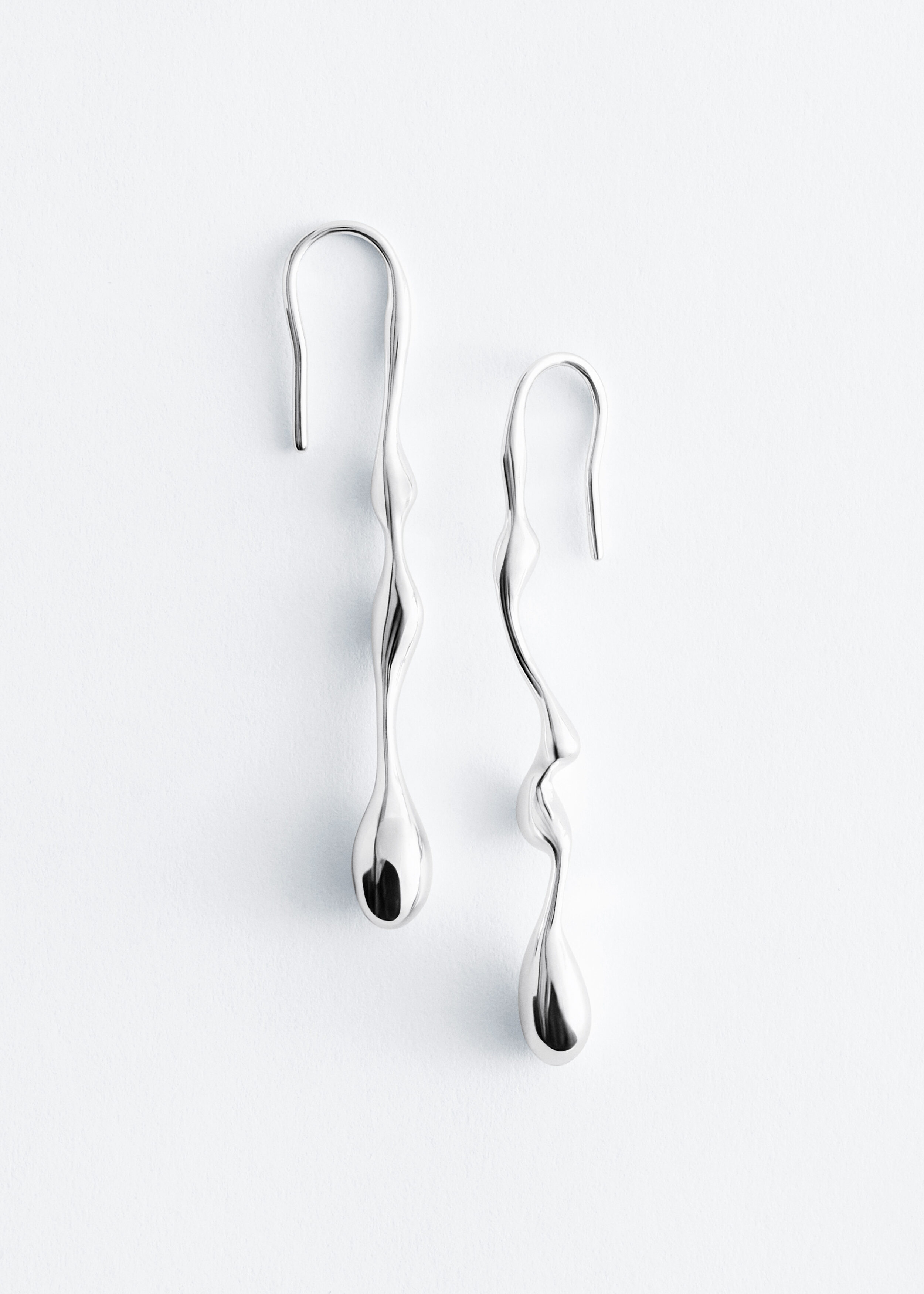 & Other Stories ELONGATED DROP EARRINGS