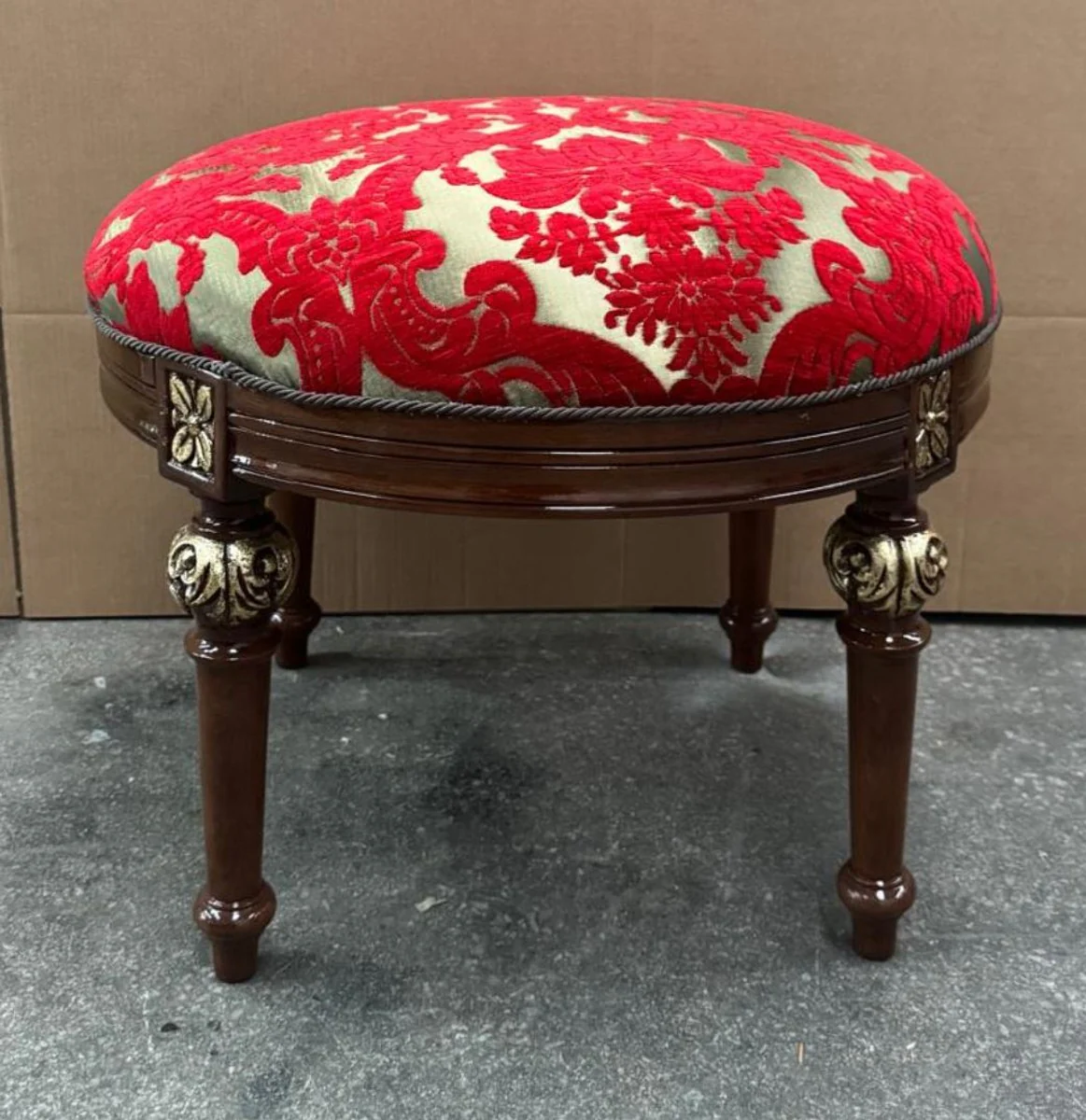 Pompöös by Luxury Baroque Stool - designed by Harald Glööckler