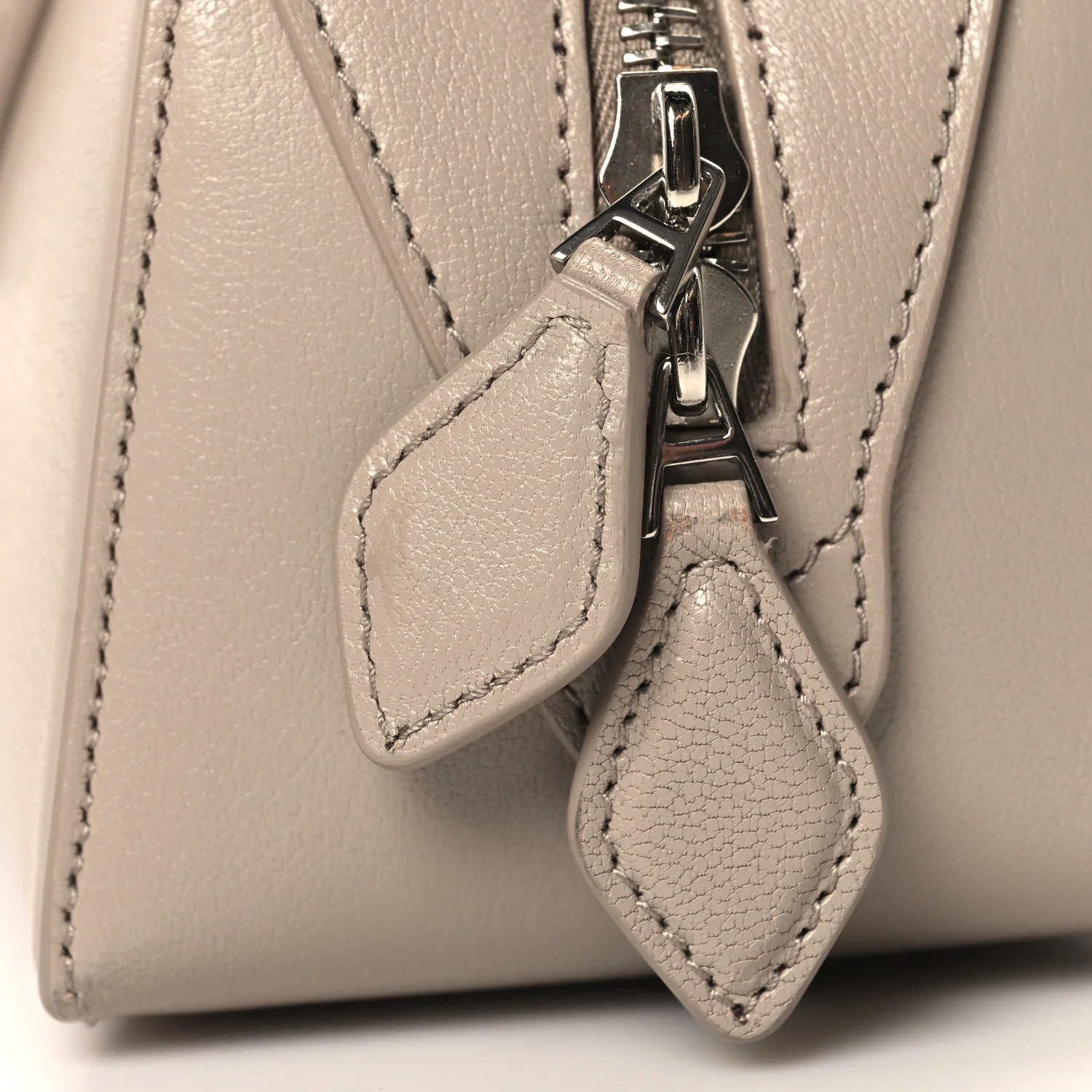 Shiny Goatskin Medium Le Teckel Bag Grege - Top Club