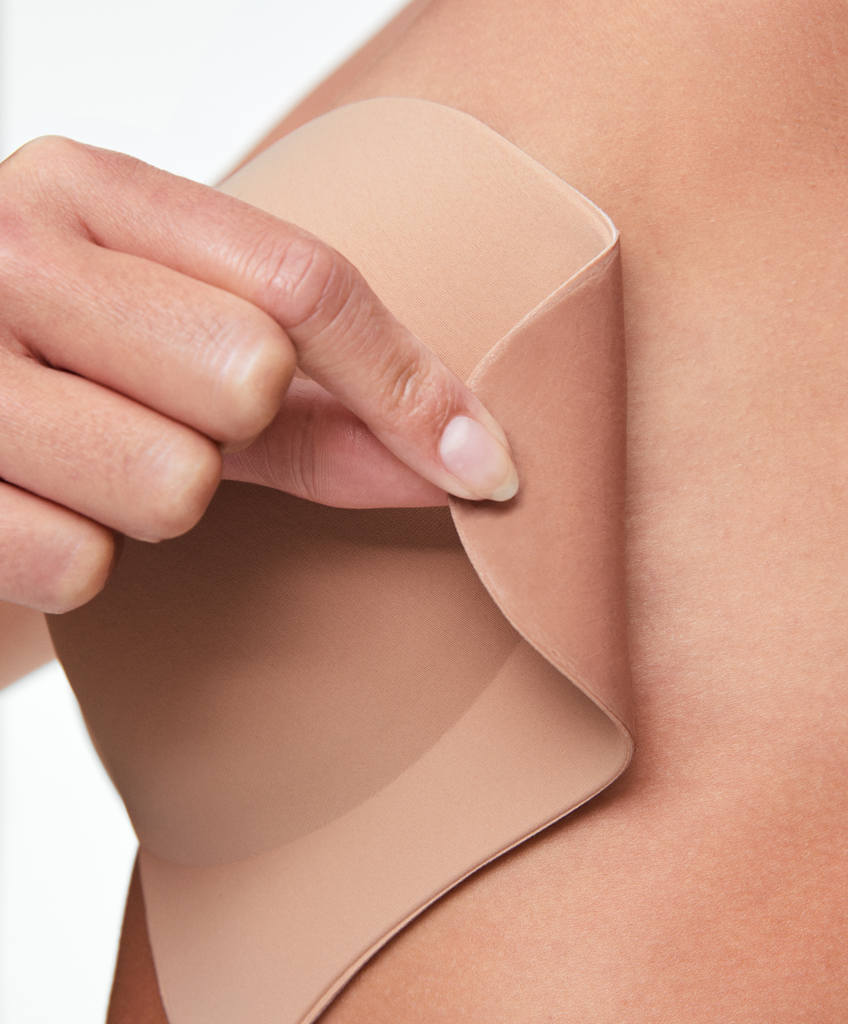 OYSHO Enhancing fabric cups with adhesive sides