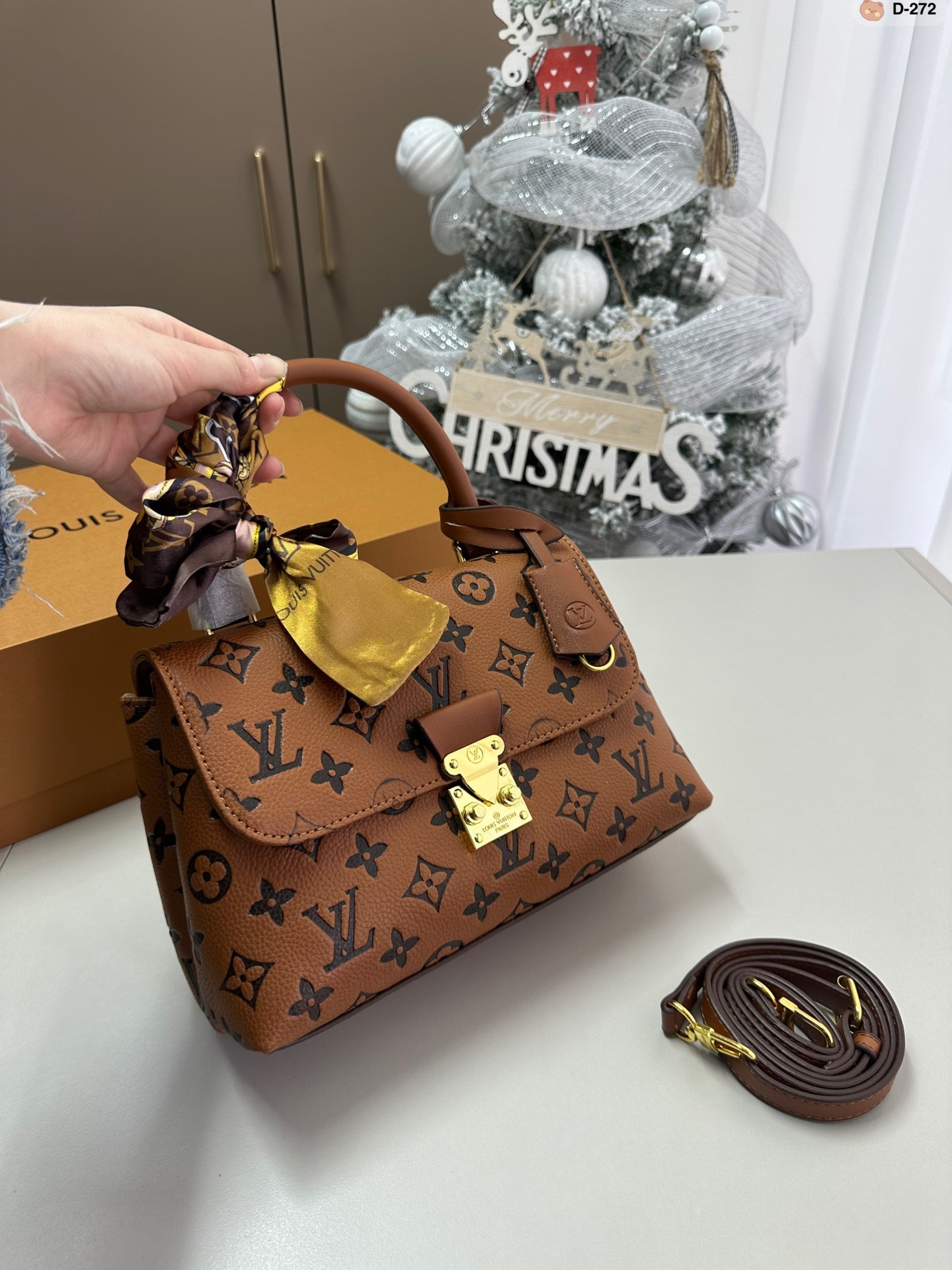 Louis madeleine bb bag size : 24*8*16 cm - Top Club