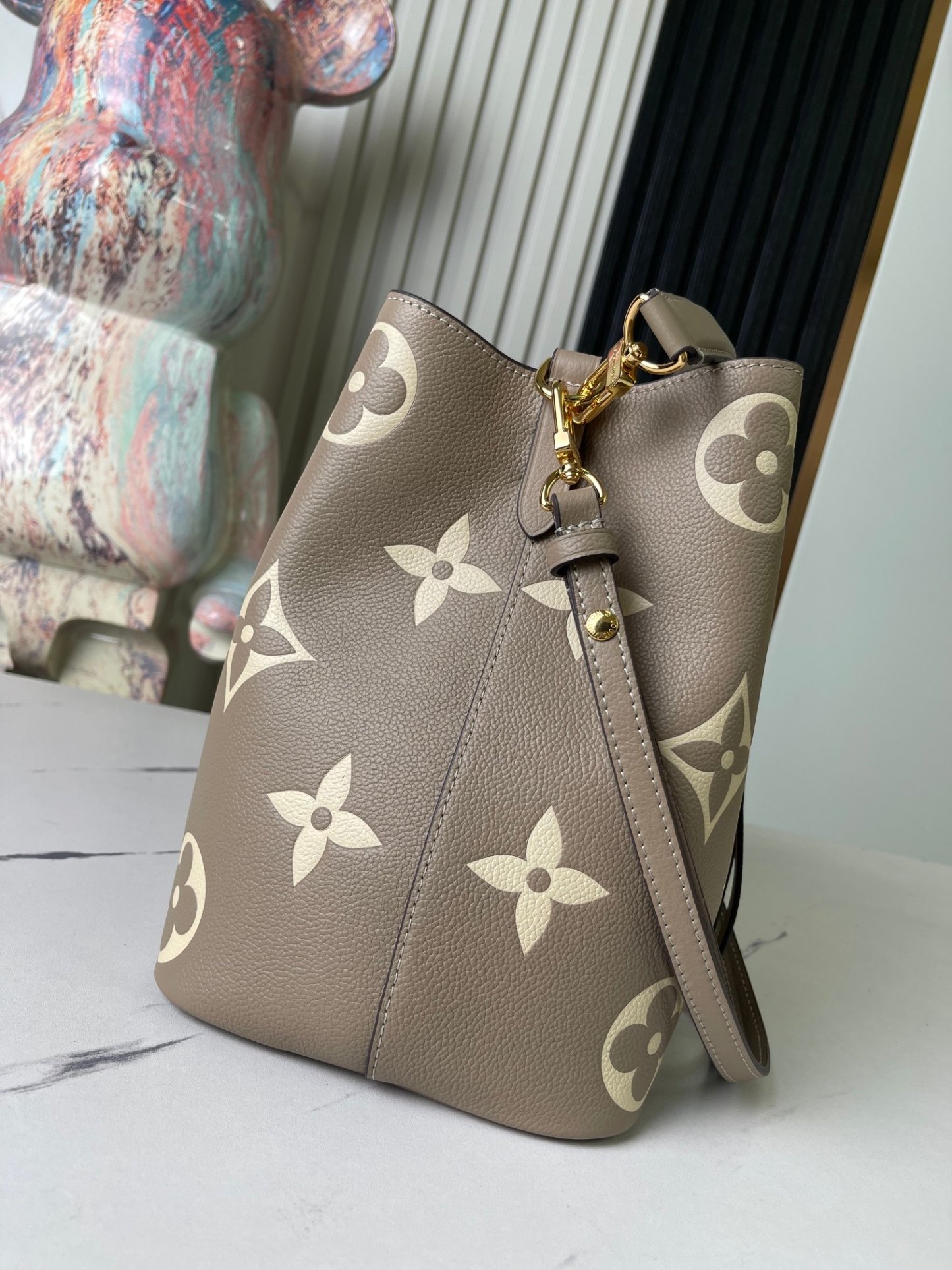 LOUIS Monogram Empreinte NeoNoe bag size : 26.0 x 26.0 x 17.5cm - Top Club