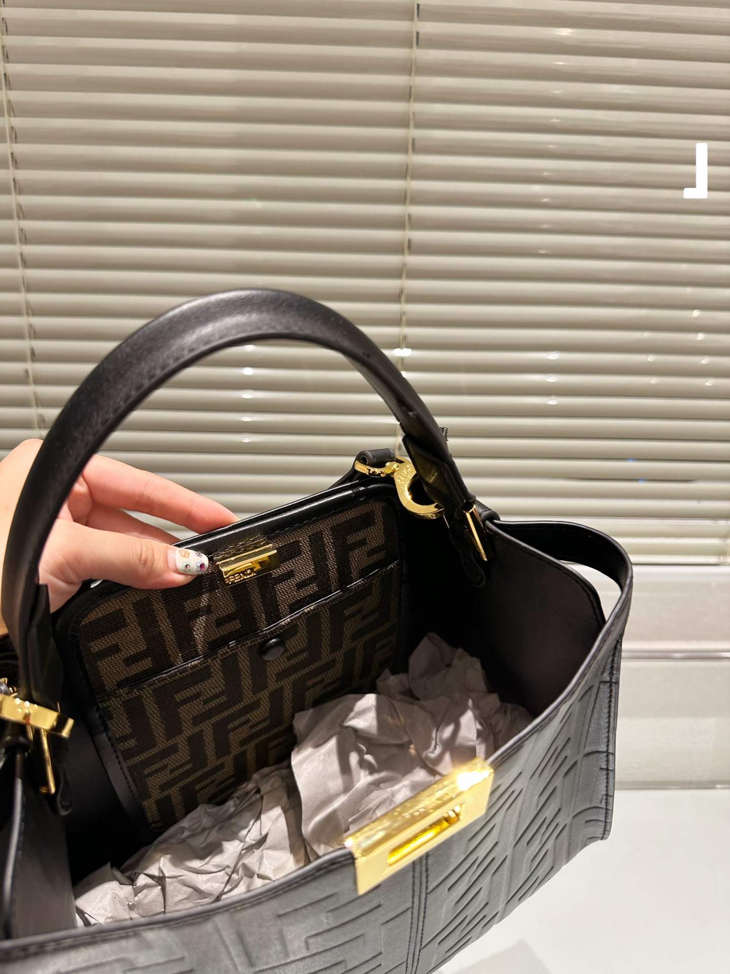 Fen new arrival PEEKABOO tote bag size; 30 * 25cm - Top Club