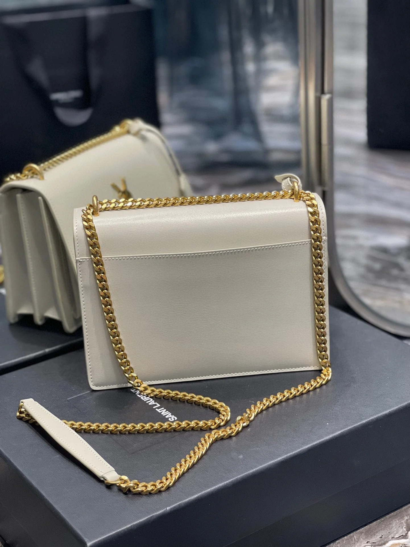 YSL Medium Sunset Bag 22 White Lambskin Gold Tone 22 x 16 x 8cm - Top Club
