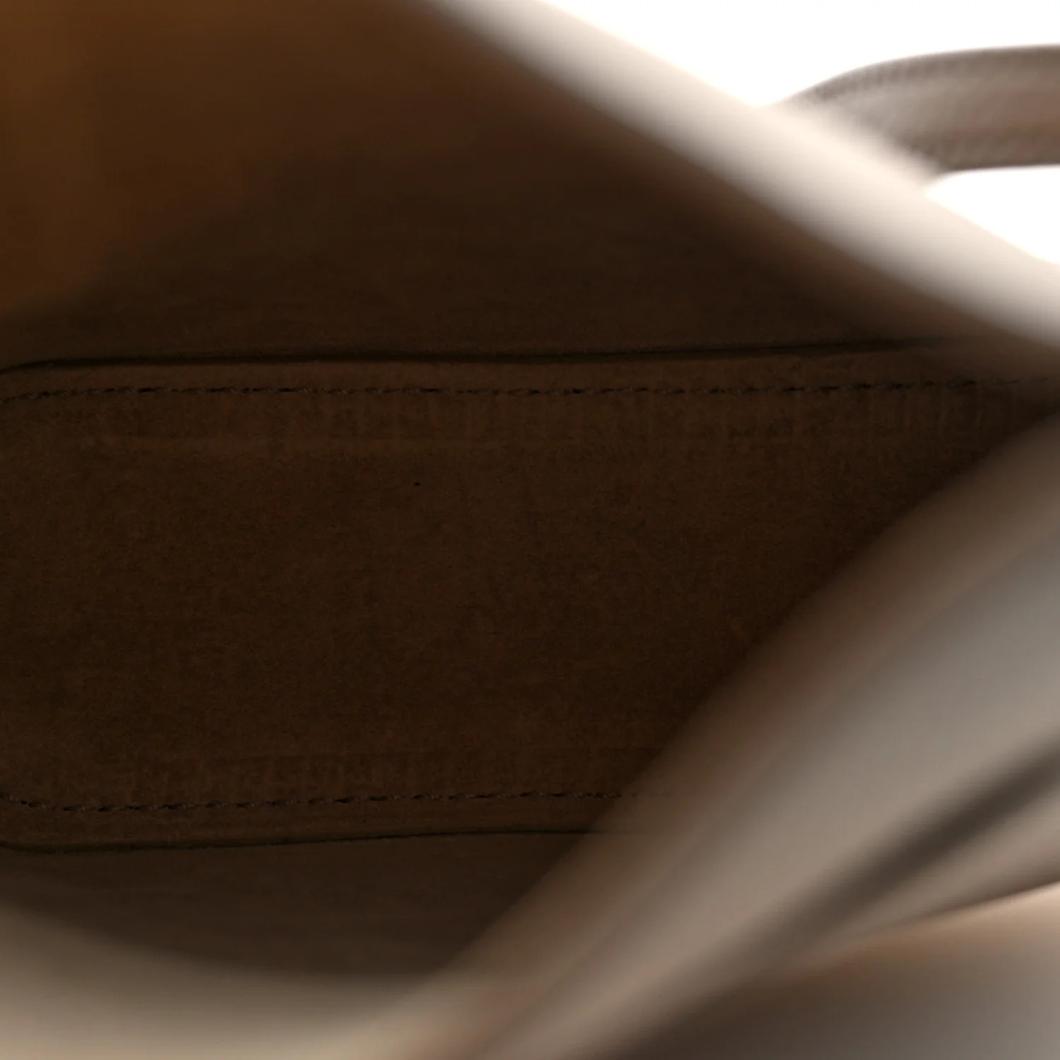 Grained Calfskin Bale Phone Case Warm Mastic - Top Club
