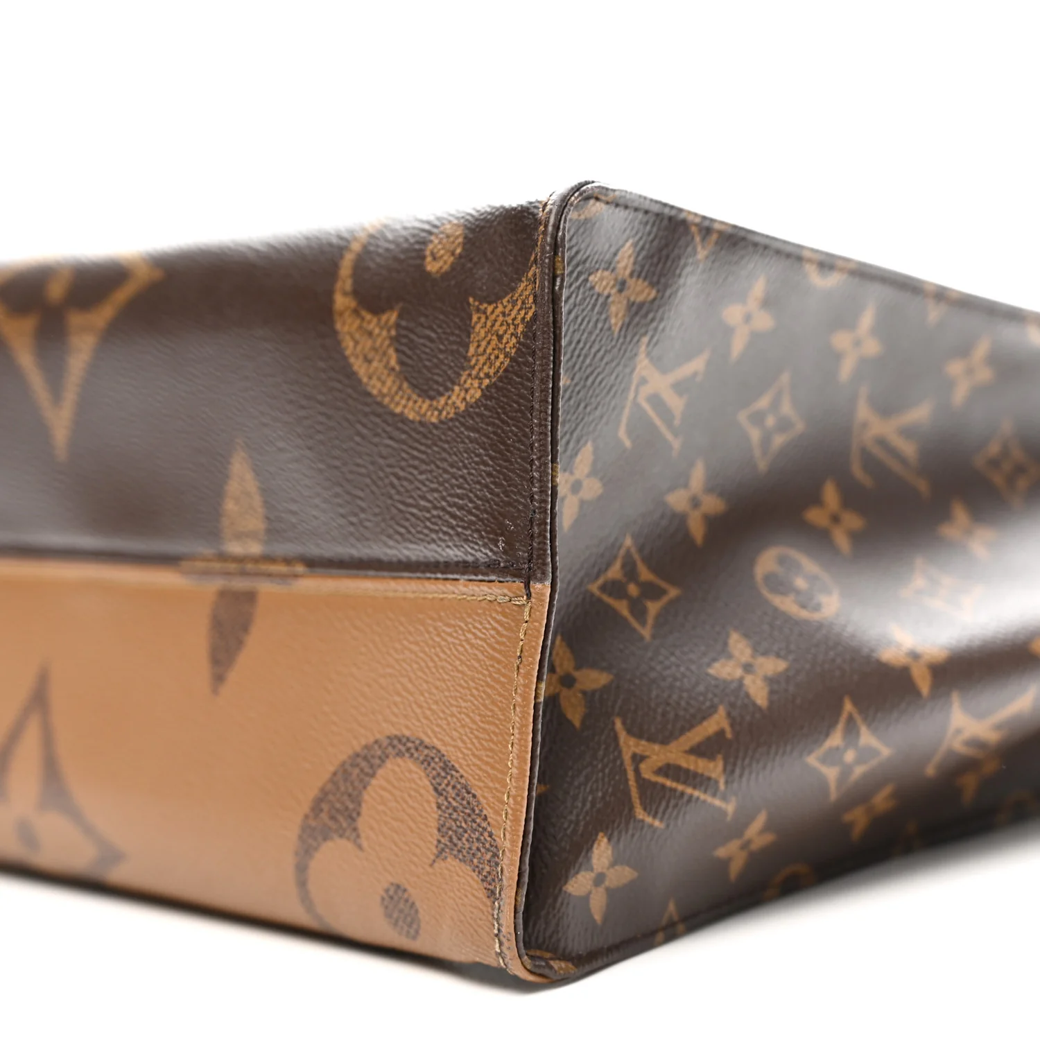 Reverse Monogram Giant Onthego MM - Top Club