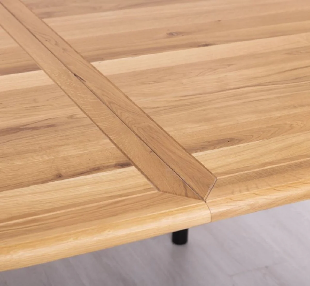 Country house style dining table natural colors / black 160-200 x 120 x H. 78 cm - Oval extendable solid wood kitchen table with oak table top - Dining room furniture in country house style