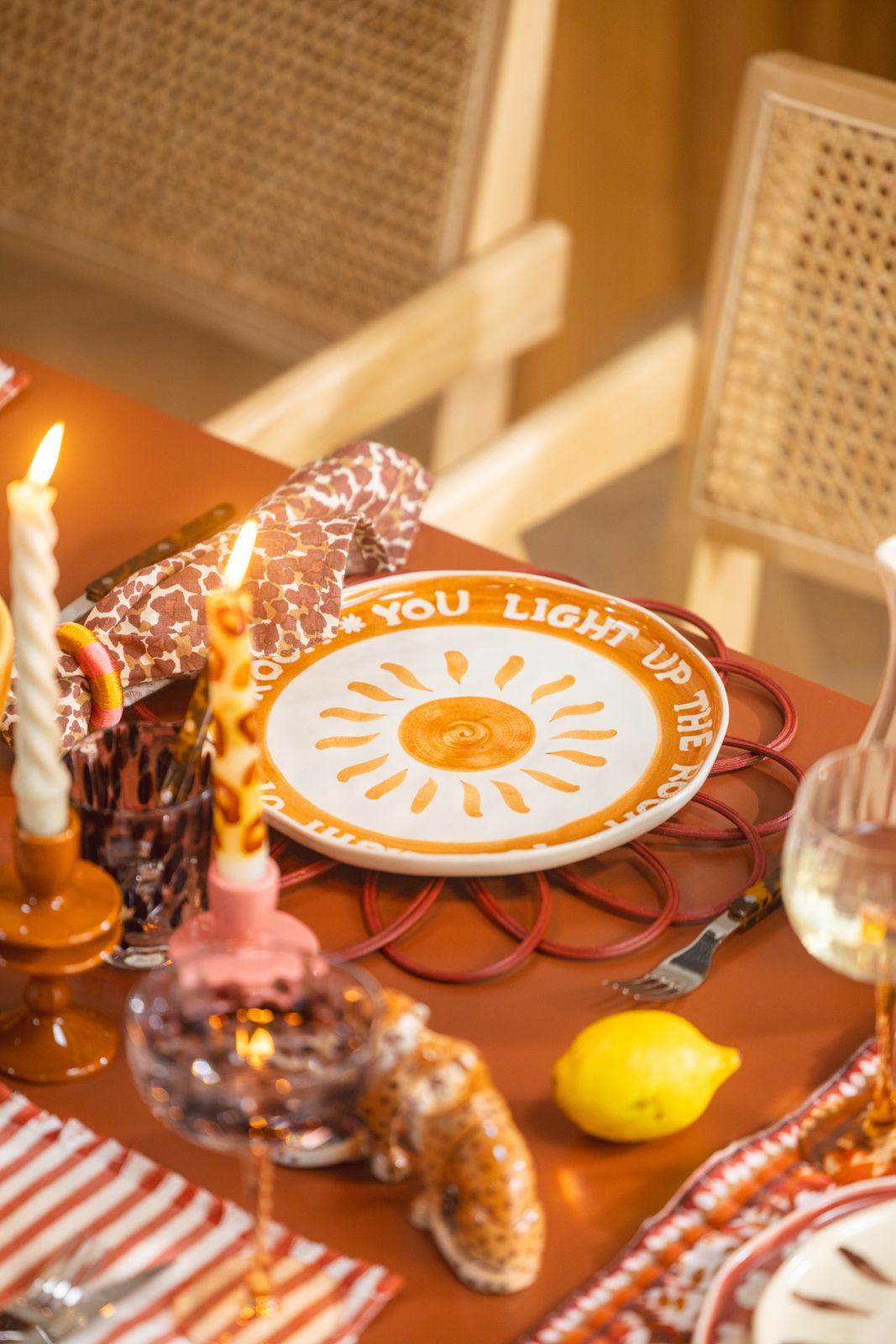 Beige dinerbord met zon