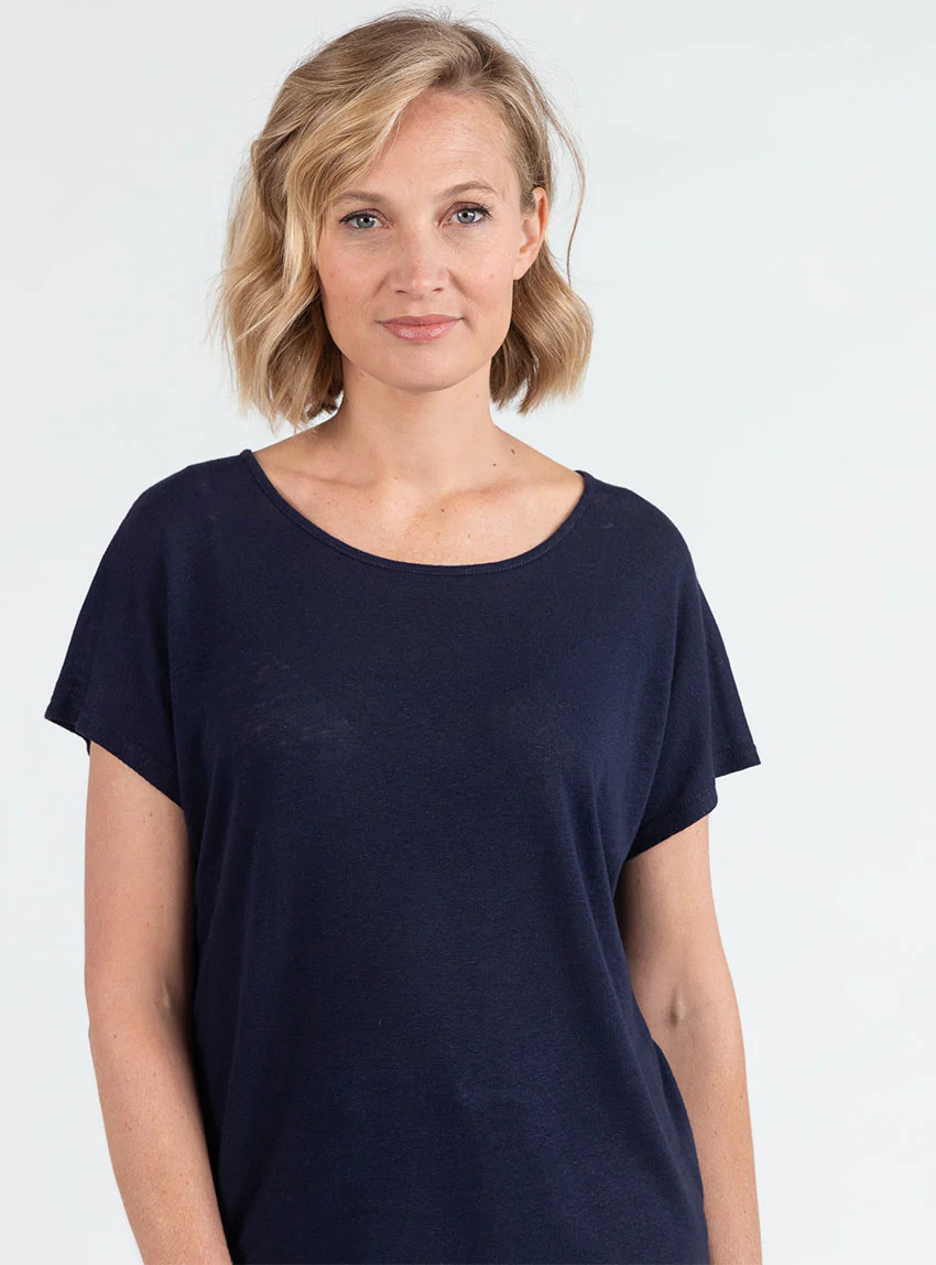 Top femme fluide en lin bleu marine