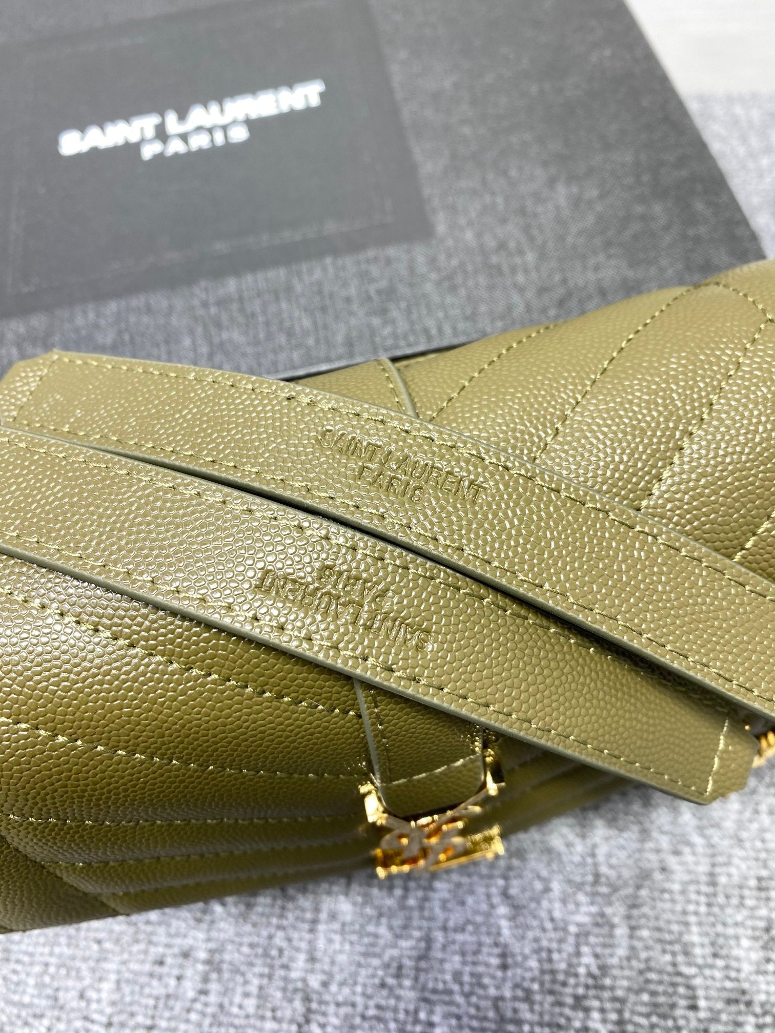 Y  Envelope Medium Bag In Mix Matelasse Grain  De Poudre Embossed Leather - Top Club
