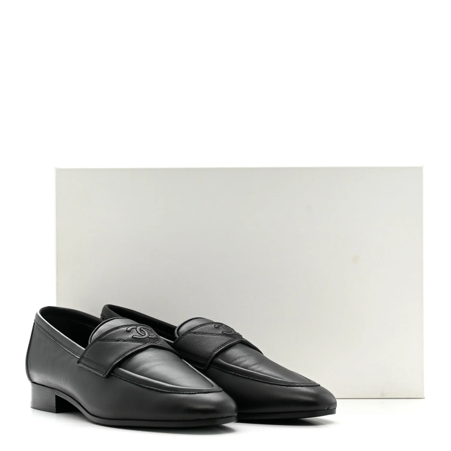 Lambskin Womens Stitched CC Loafers 35 Black - Top Club