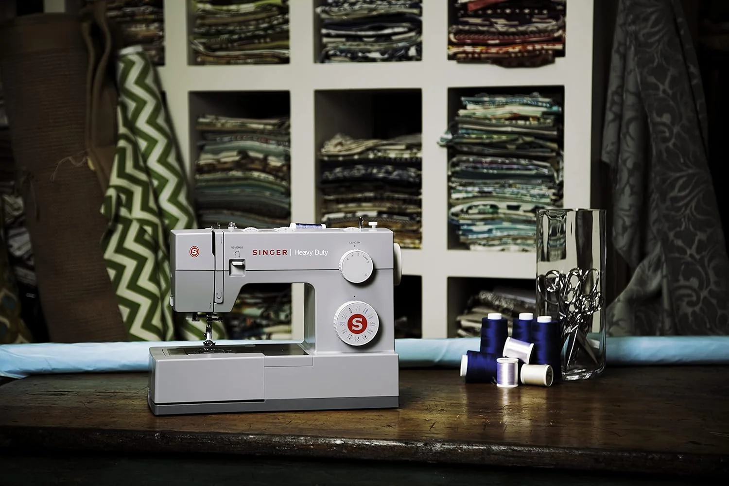 SINGER Heavy Duty 4423 High Speed Sewing Machine with Accessory Kit | Strong Motor With Enhanced Piercing Power, 97 Stitch Applications, Full Metal frame, 1-step Buttonhole & LED Light