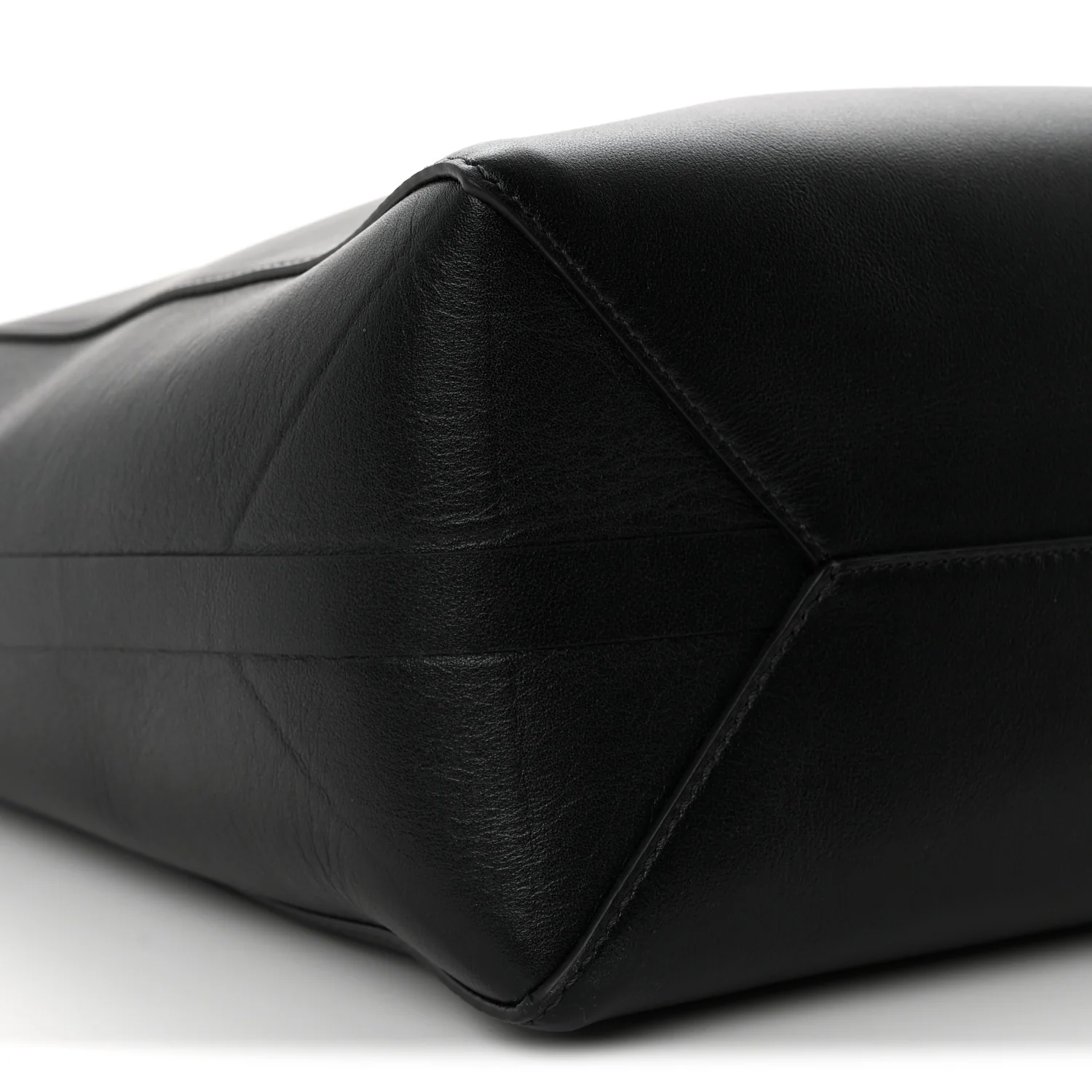 Calfskin Vlogo Medium Locker Tote Black - Top Club