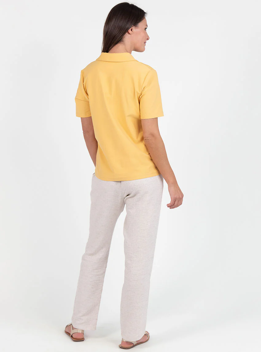Polo femme en maille de coton jaune épicé
