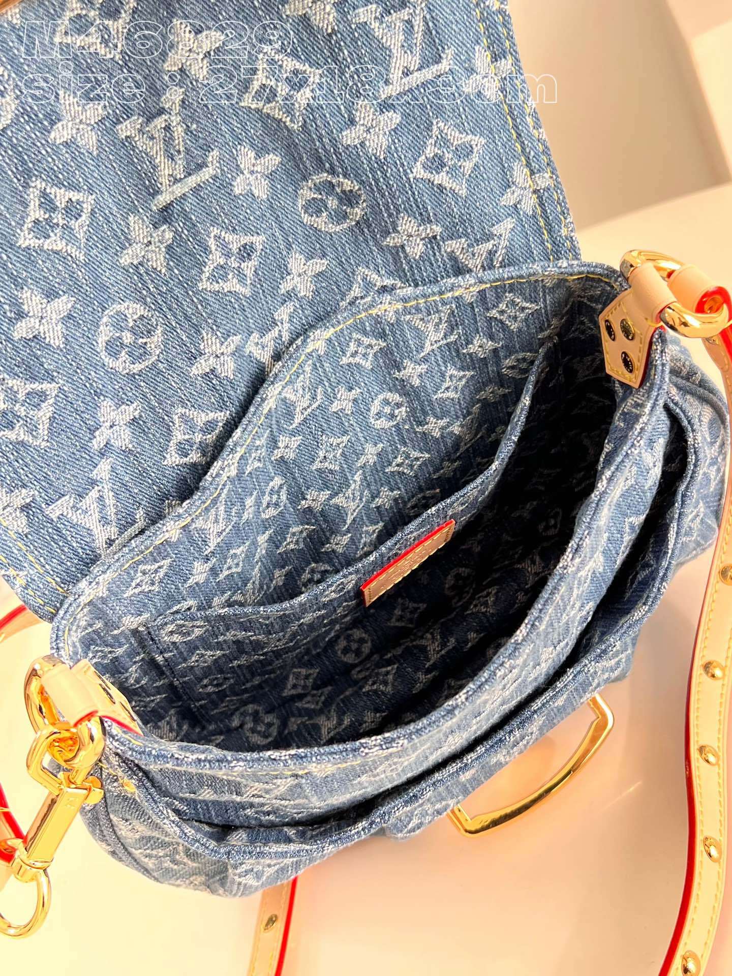 Louis Monogram Denim size : 27 x 18 x 3 cm - Top Club