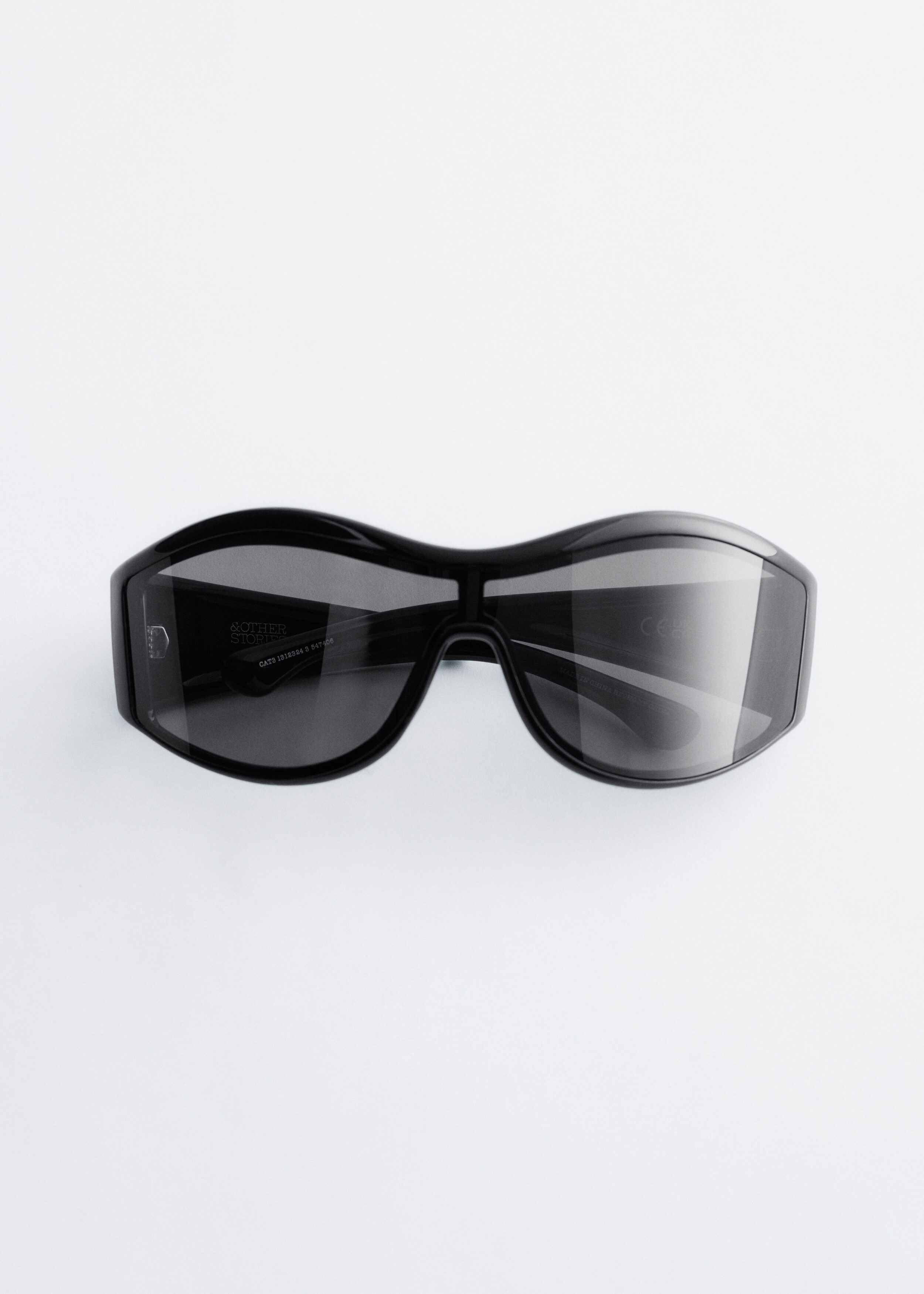 & Other Stories BOLD OVAL FRAME SUNGLASSES