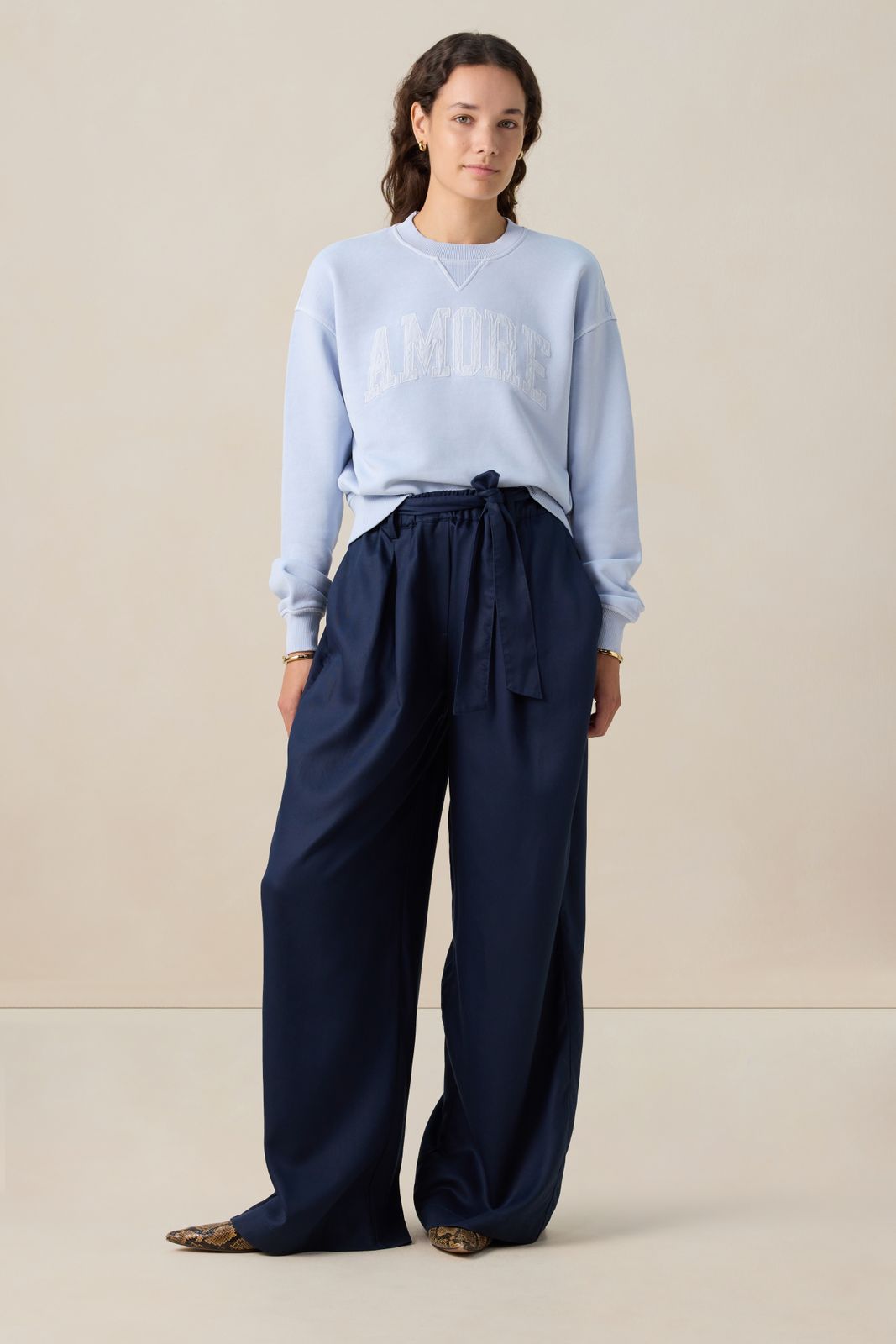 Lichtblauwe sweater met artwork