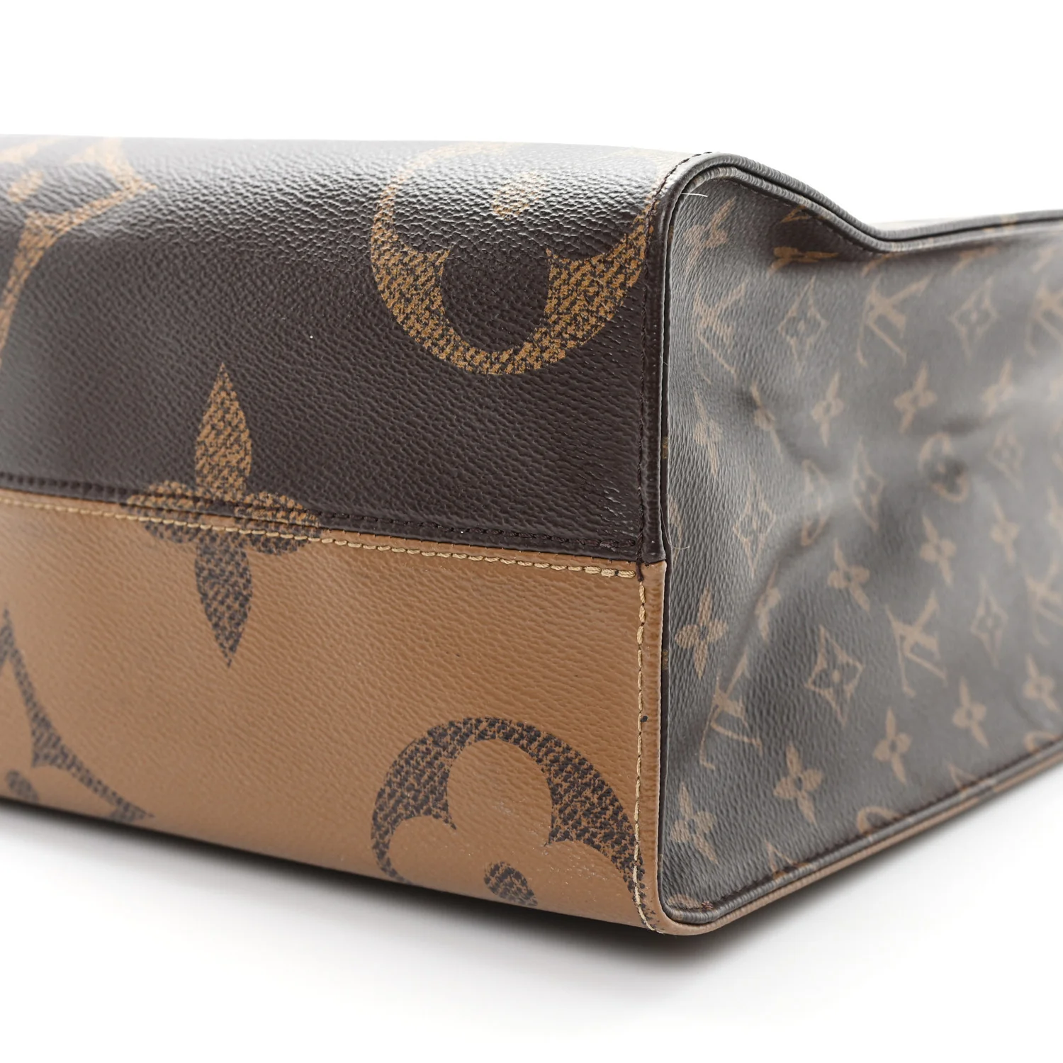 Reverse Monogram Giant Onthego MM - Top Club
