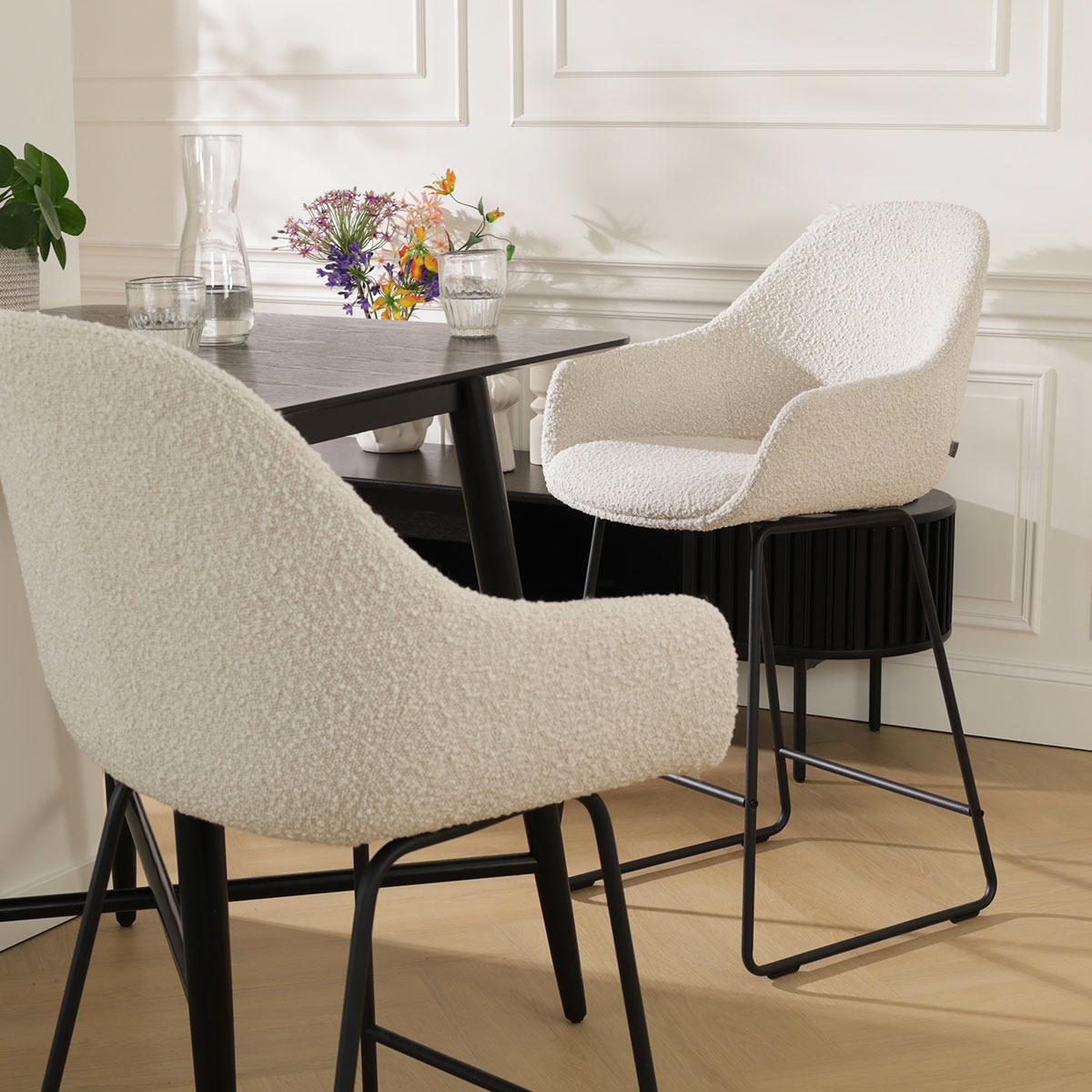 Barkruk Nino-Mae bouclé beige - zwart 65 cm set van 2