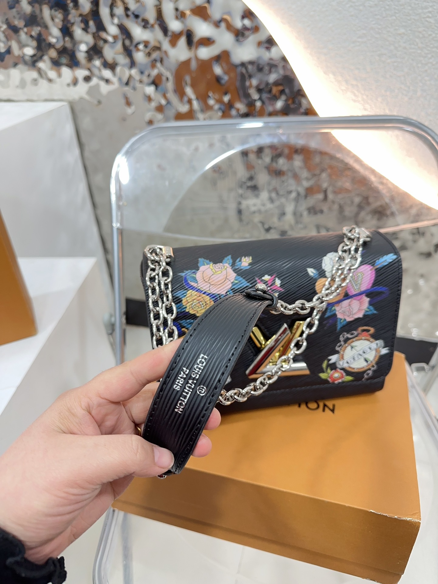 Louis new arrival TWIST bag size??23 * 16 cm - Top Club