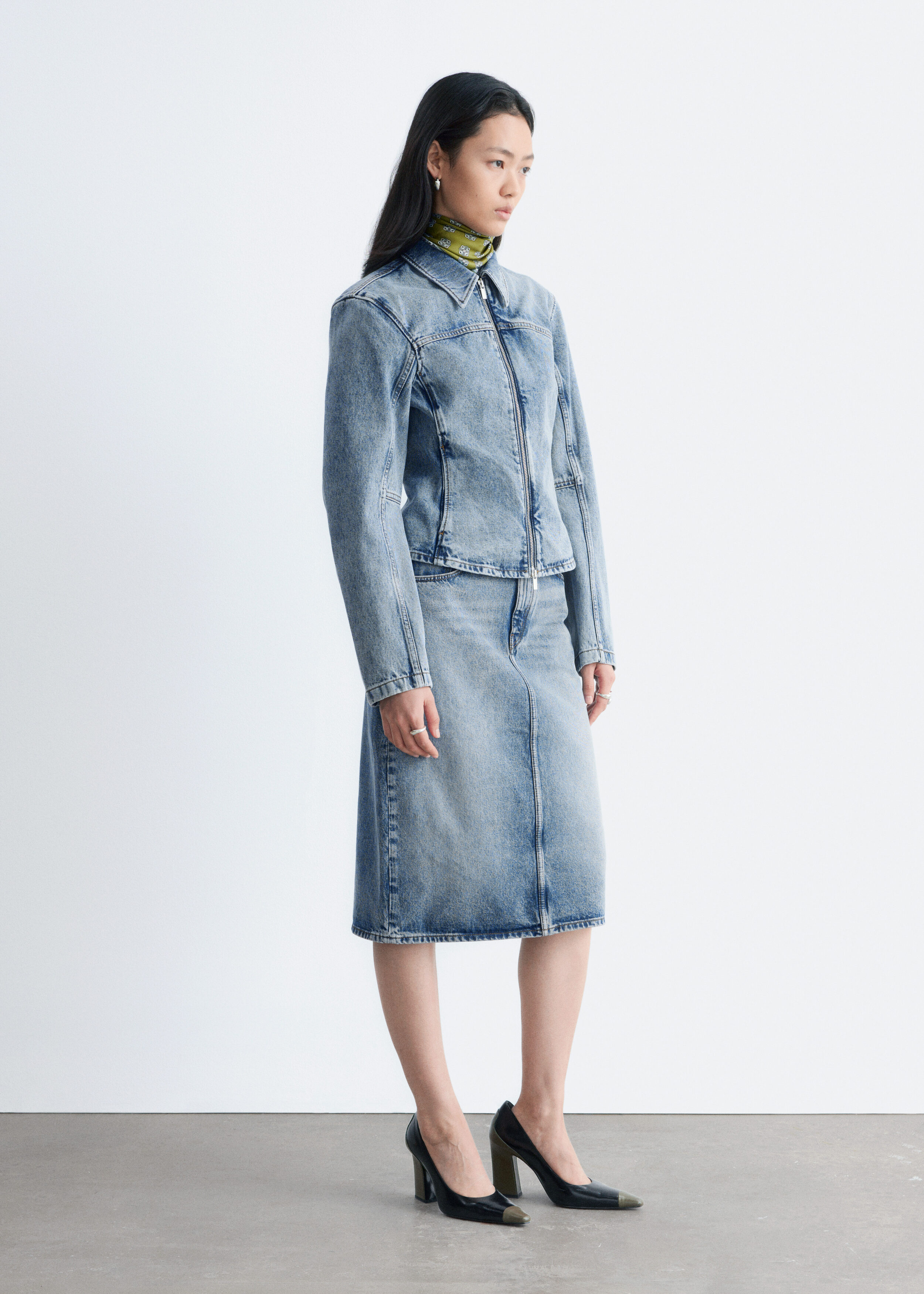 & Other Stories FITTED ZIP-UP DENIM JACKET