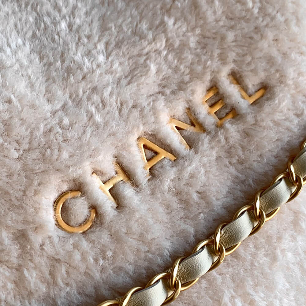 CHANEL 22 HANDBAG - Top Club