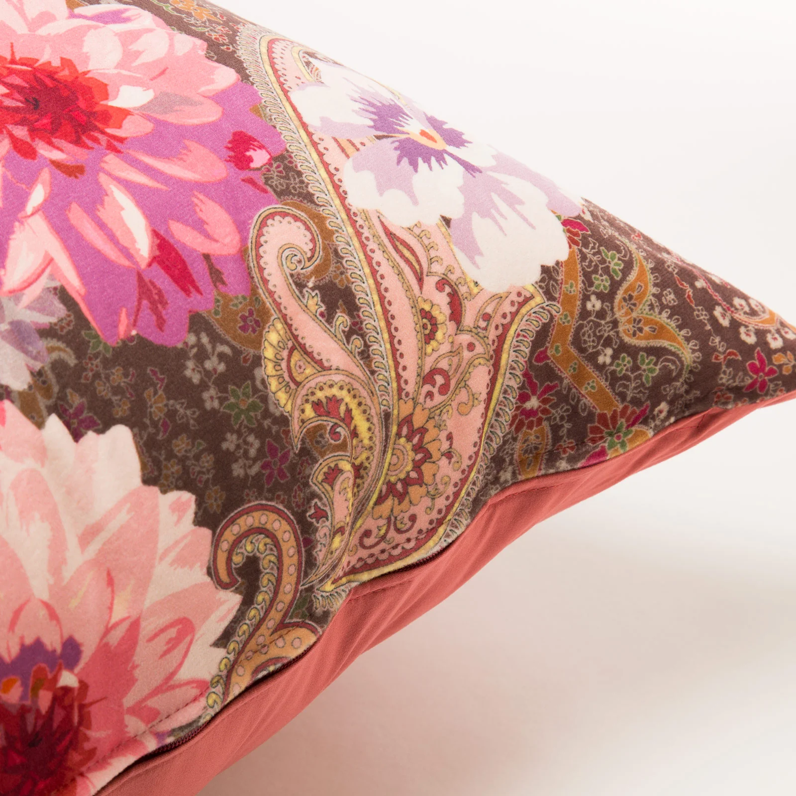 Cuscino Arredo In Velluto Flora Velluto Cm. 60X60 Corallo Modern