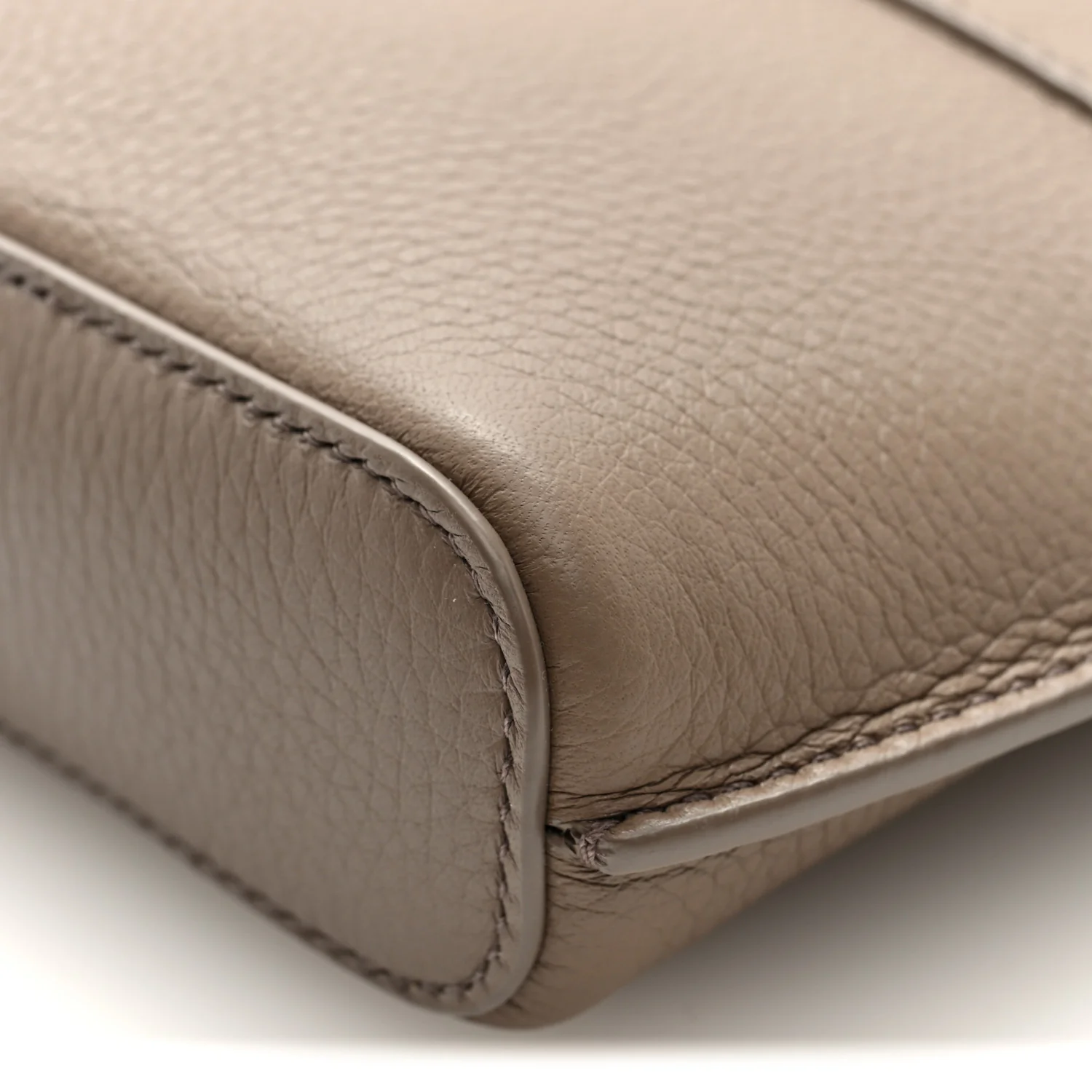 Grained Calfskin Bale Phone Case Warm Mastic - Top Club