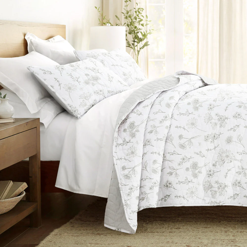 Blooming Daisy Reversible Quilted Coverlet Set - Sale