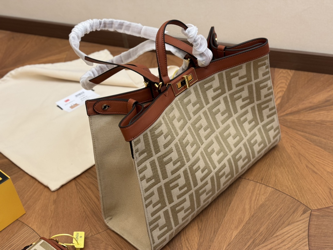 Fen fendi peekabo tote bag size :41*29 cm - Top Club