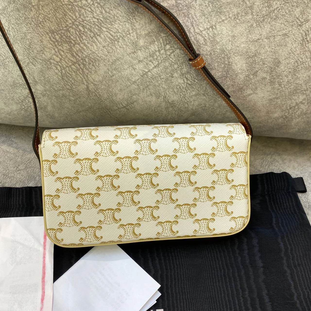 PREOWNED CELINE TRIOMPHE SHOULDER BAG IN TRIOMPHE CANVAS AND CALFSKIN - Top Club