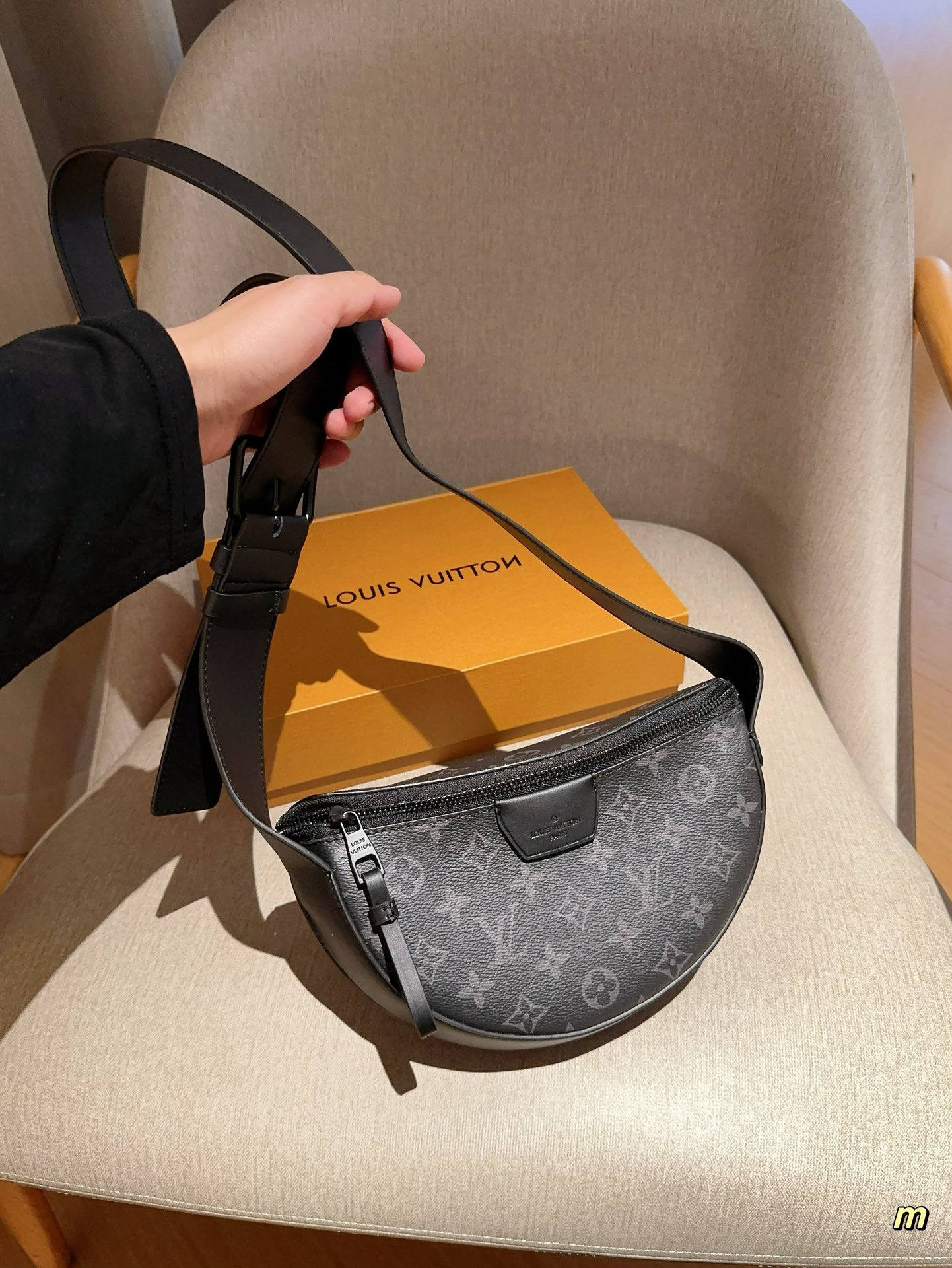 Louis MOON CROSSBODY men and women bag size: 24*16*4 cm - Top Club