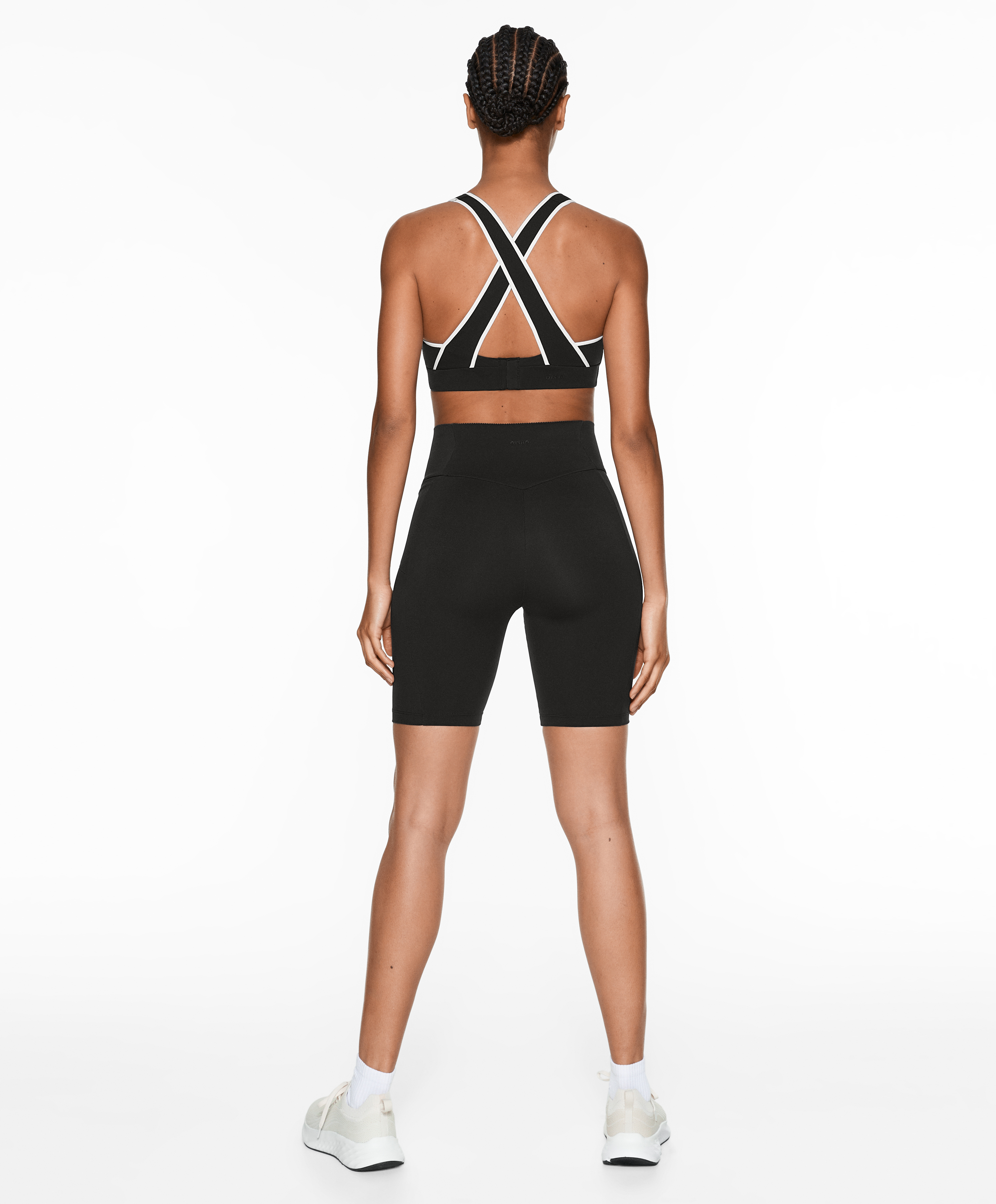 OYSHO Firm support compressive sports bra with piping