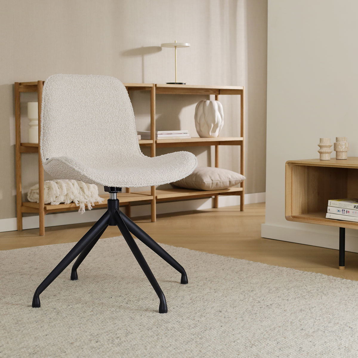 Eetkamerstoel Nola-Fé bouclé beige - zwart onderstel