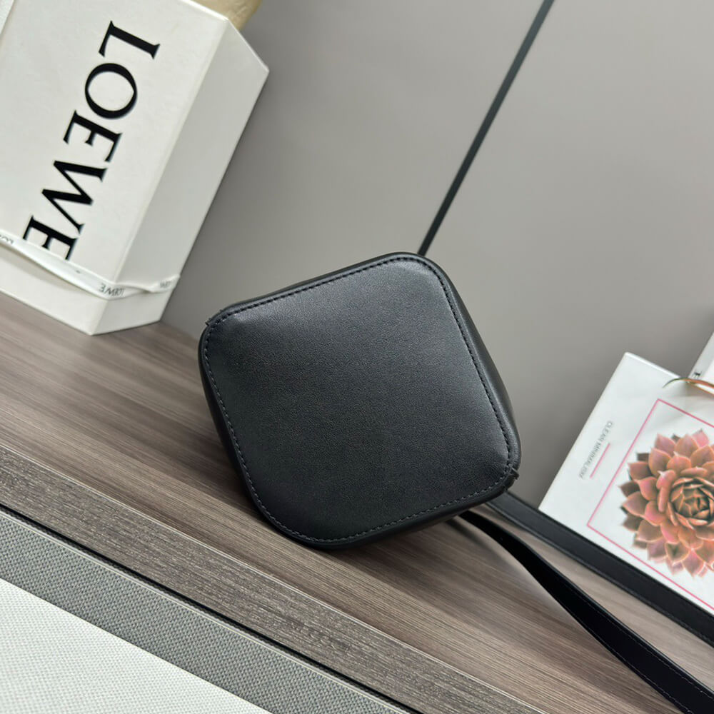 LOEWE Mini Pebble bucket in smooth calfskin(high-end grade) - Top Club
